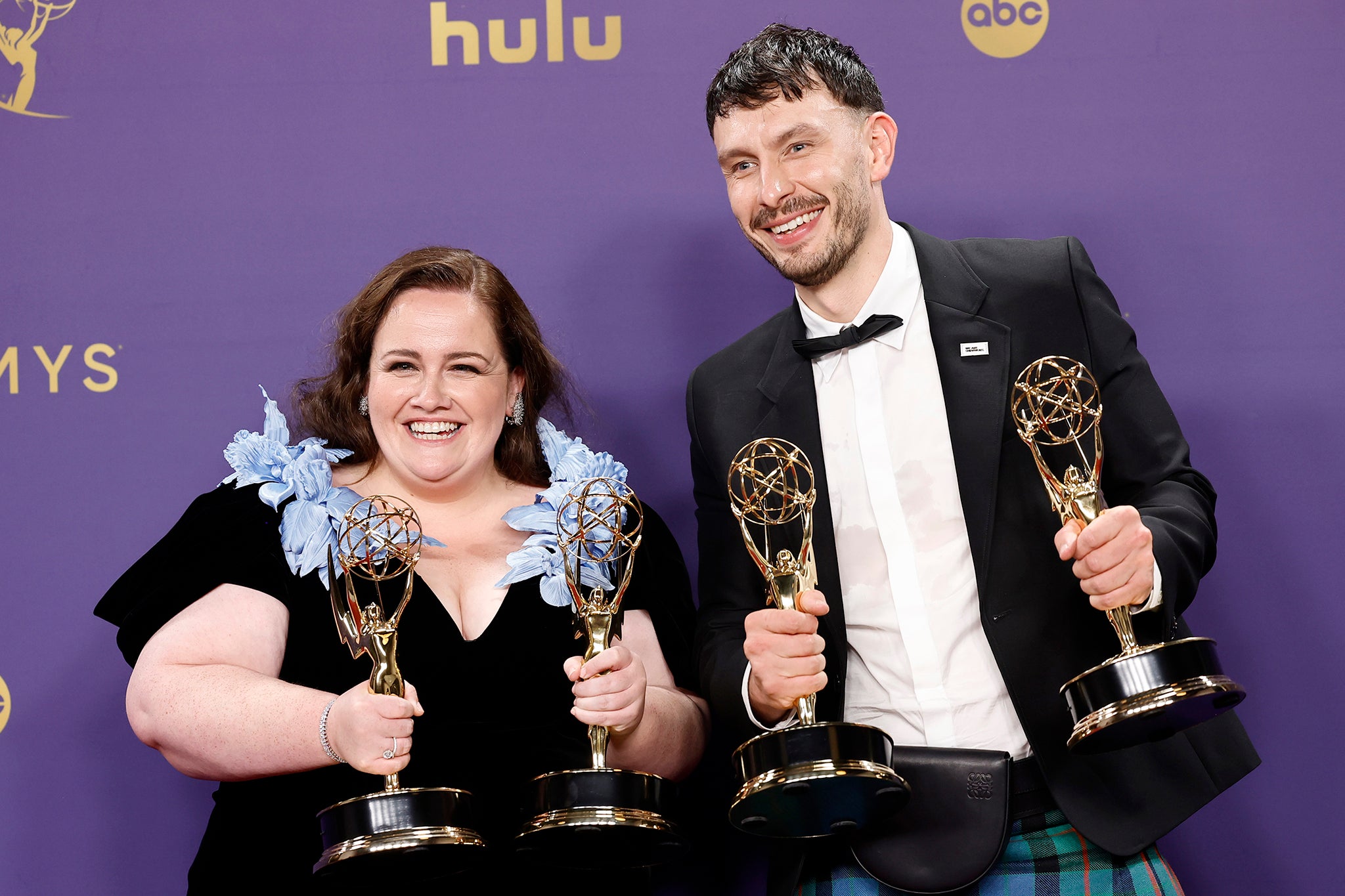 Jessica Gunning and Richard Gadd with their Emmys for Netflix’s ‘Baby Reindeer’