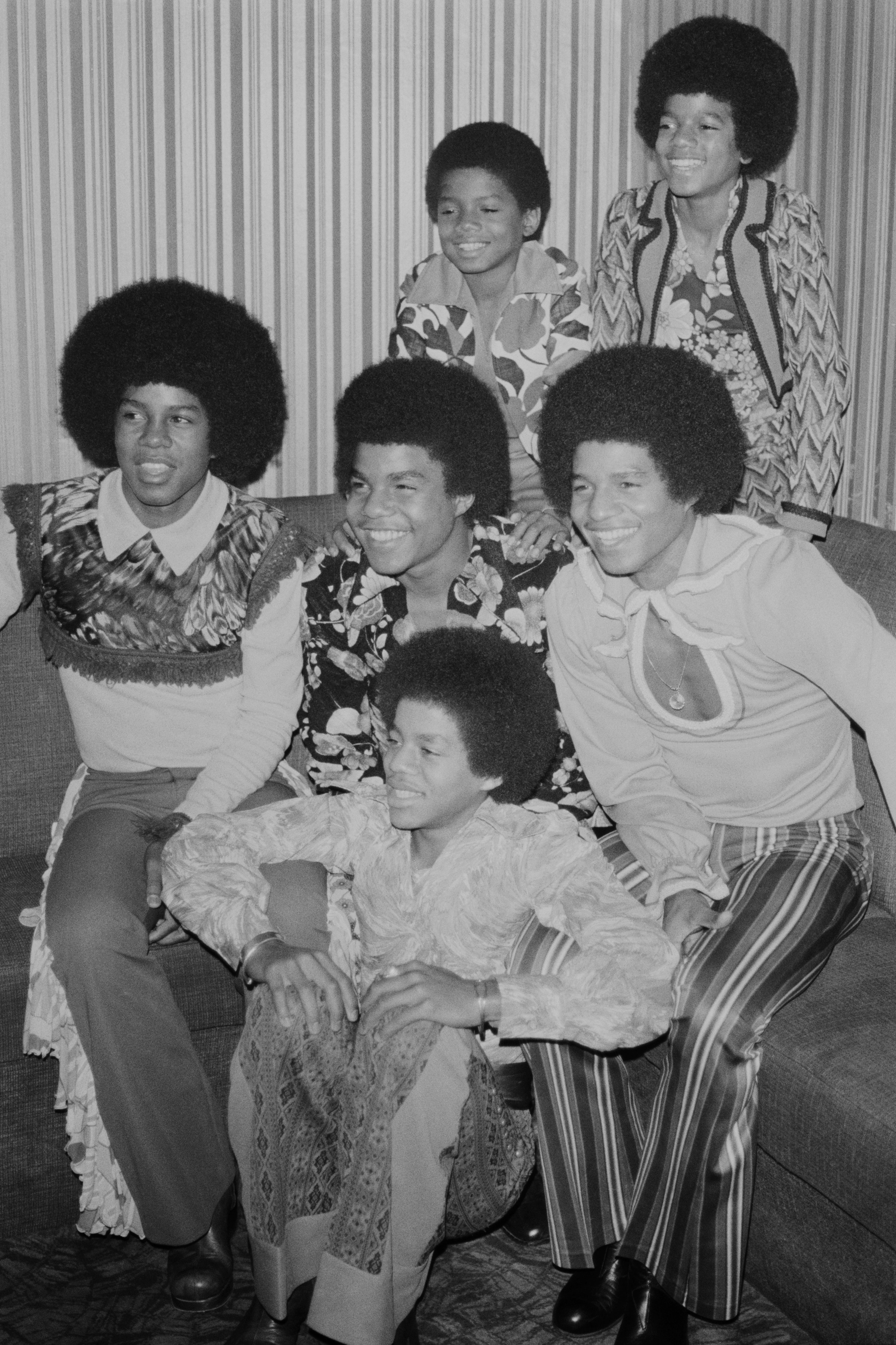 Os membros do Jackson 5, Jackie, Tito, Jermaine, Marlon, Michael e Randy Jackson em 1972