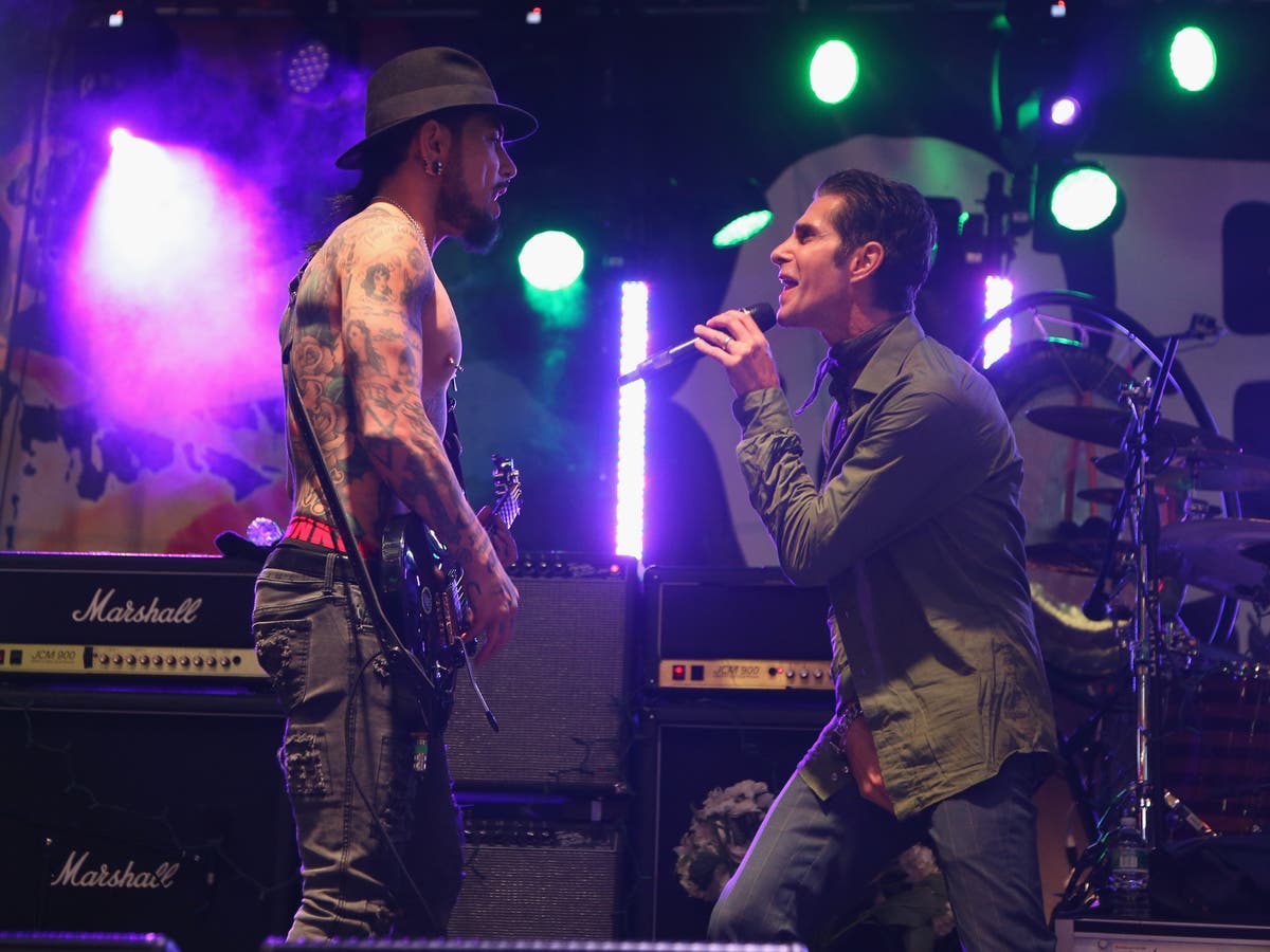 Jane's Addiction guitarist Dave Navarro shares cryptic post after Perry Farrell brawl