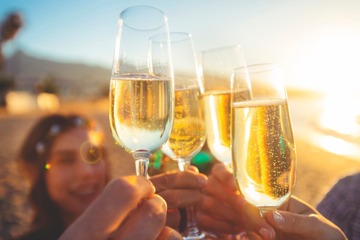 Get 25% off sparkling wine when you read this guide