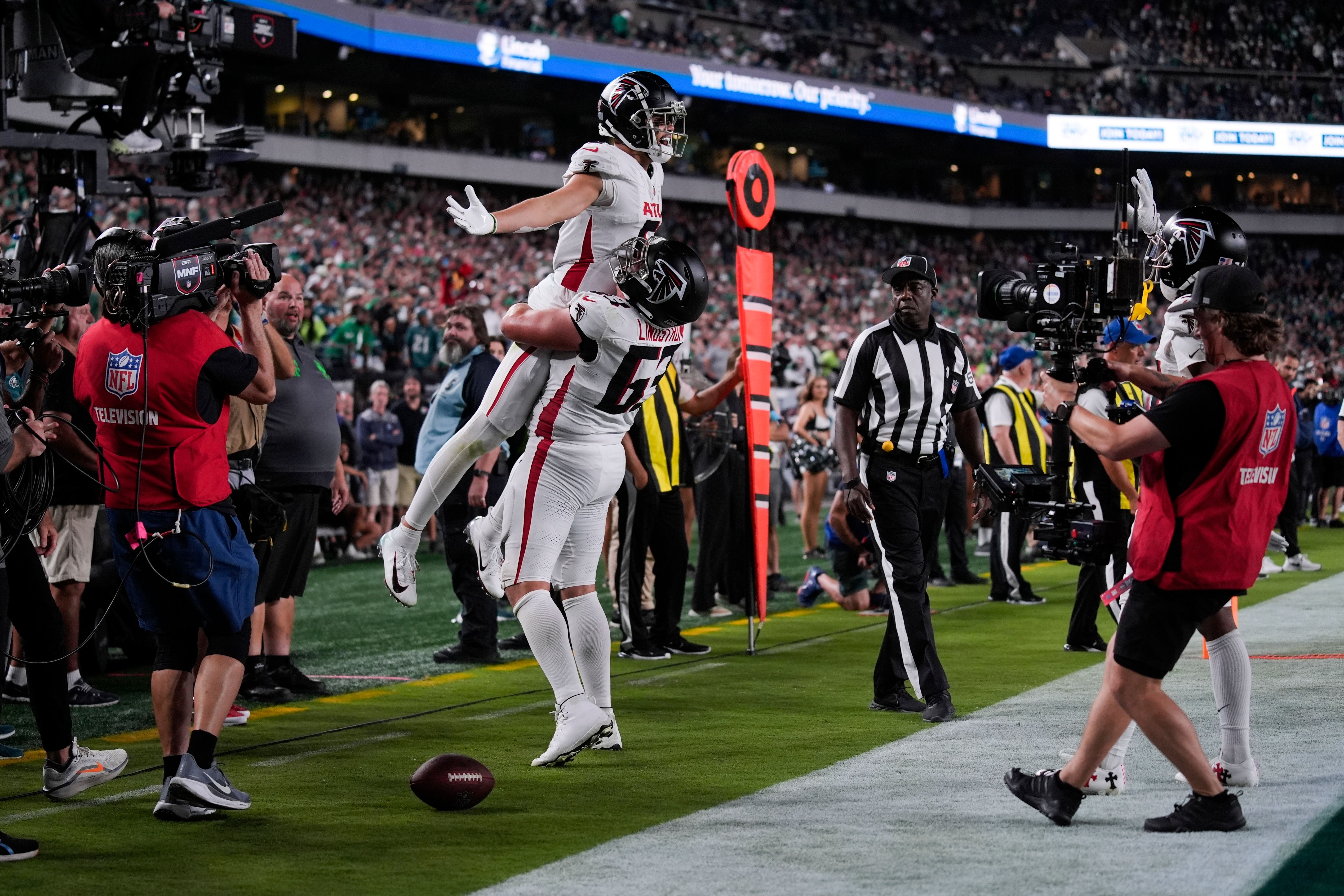 Atlanta Falcons wide receiver Drake London (5) celebrates his touchdown with Atlanta Falcons guard Chris Lindstrom (63) during the second half of an NFL football game against the Philadelphia Eagles (Matt Rourke/AP)