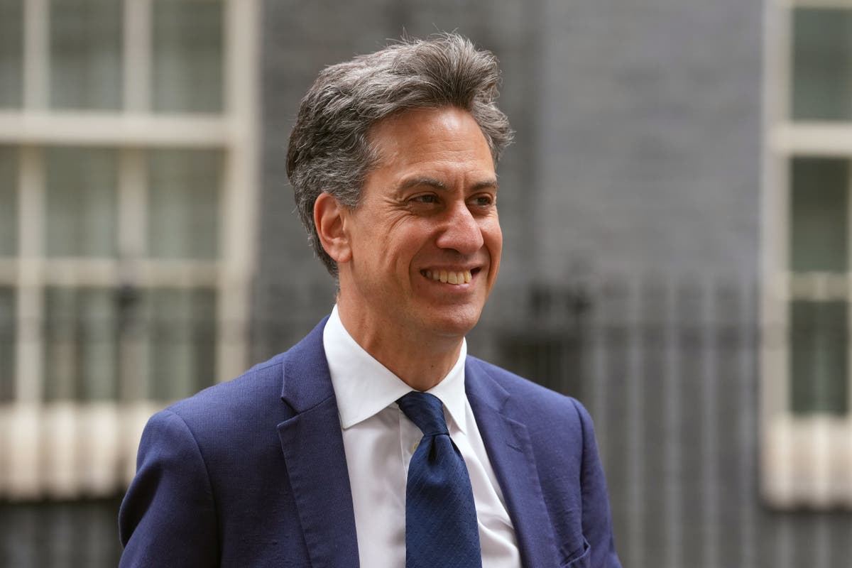 Ed Miliband Pledges Action on UK Clean Energy