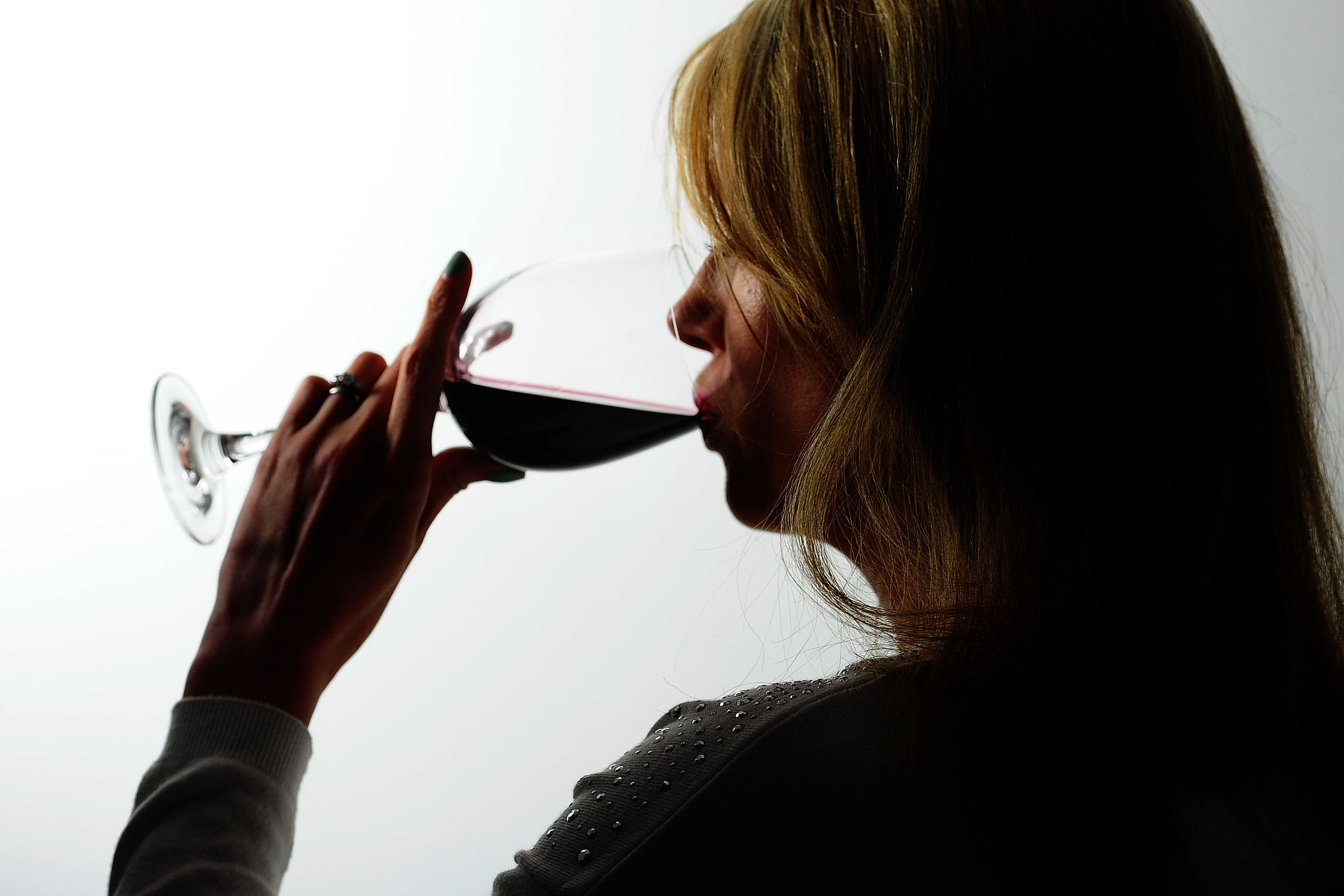 People who consume more foods rich in flavonoids, such as red wine, could lower their risk of dementia, new research has suggested.