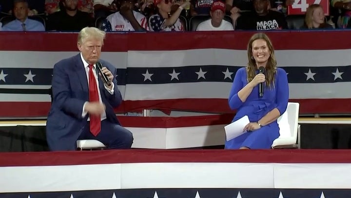 <p> Donald Trump sends message to anyone who leaves his rallies early.</p>