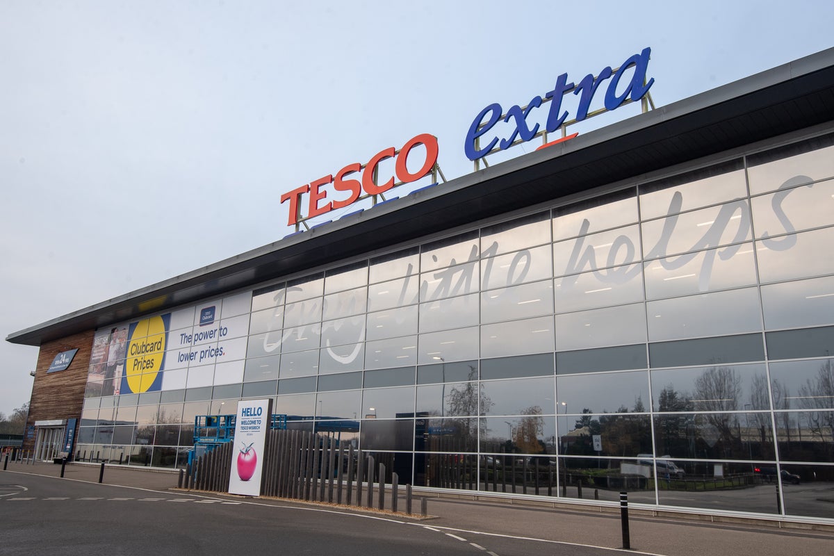 Tesco apologise after wrongly sending £100 in Clubcard points to shoppers