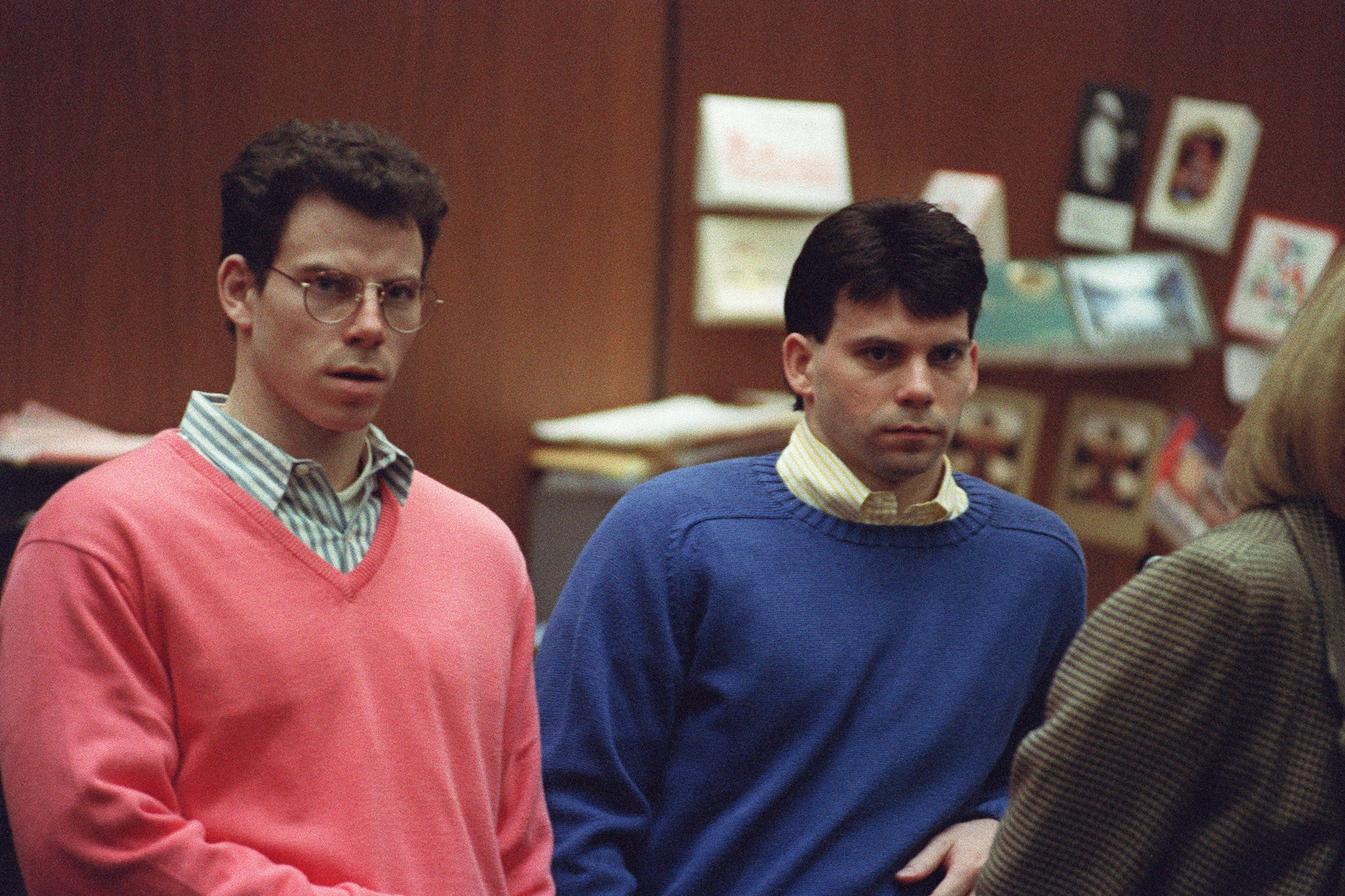 Erik Menéndez (left) and his brother Lyle during a pre-trial hearing on 29 December 1992 in Los Angeles