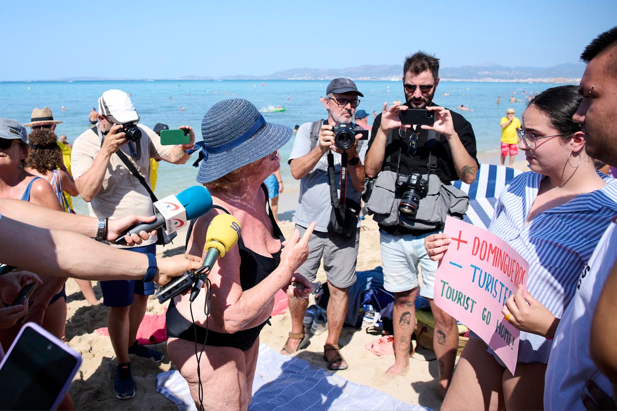 Los españoles lideran los problemas del turismo en Europa, con un tercio de la mayoría de los turistas visitando su área local.