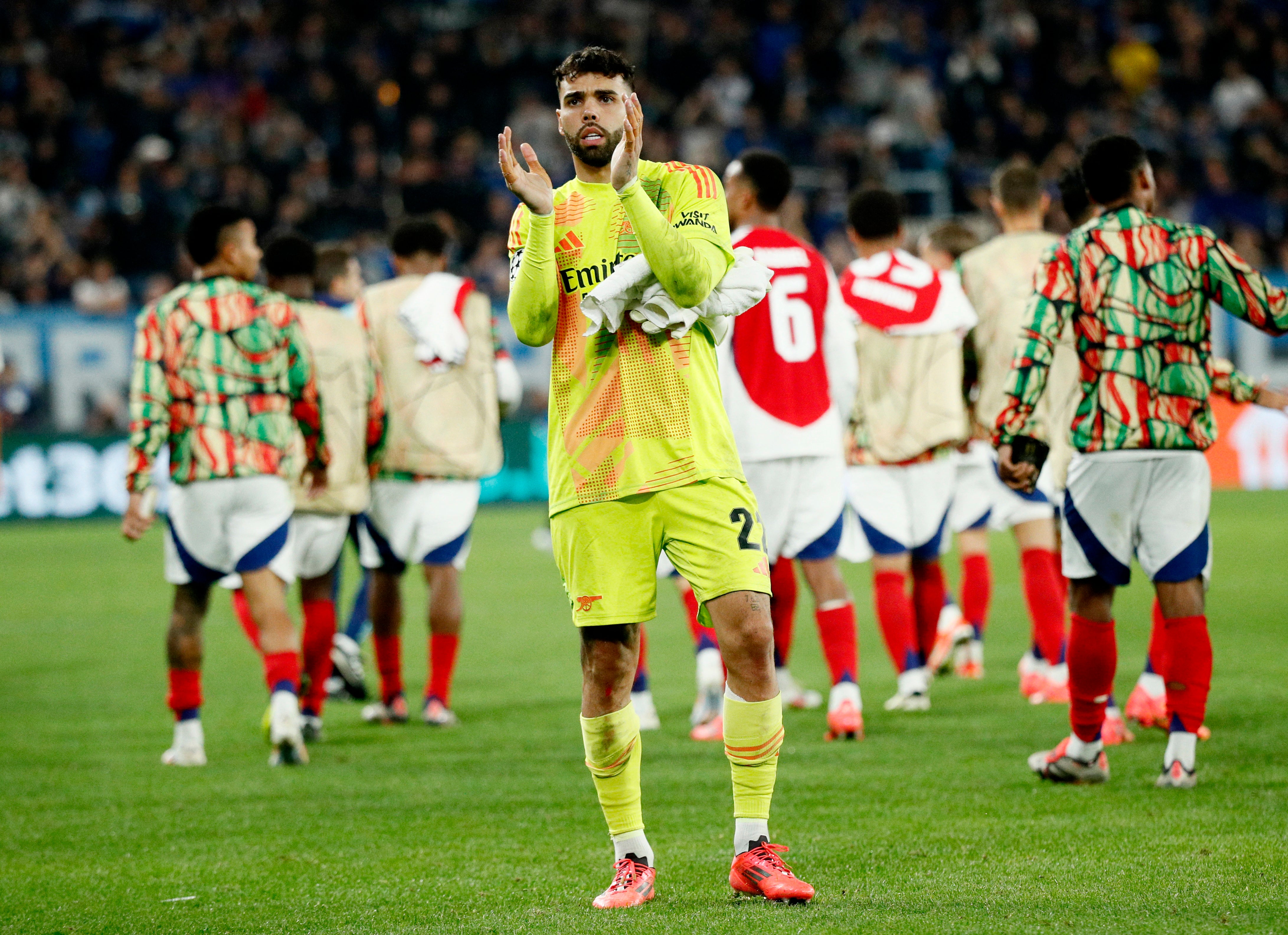 Raya applauds the Arsenal fans after a 0-0 draw in Italy