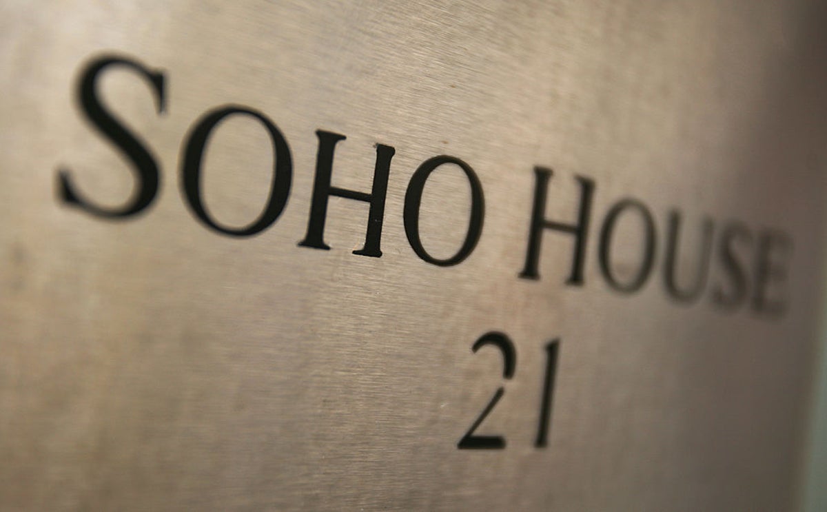 🌍STOCK REPORT:  "Soho House si prepara a diventare privata: un nuovo capitolo da 2,7 miliardi di dollari"