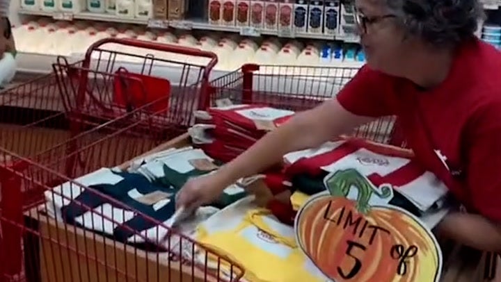 Trader Joe’s employee guards viral $2.99 mini tote bags