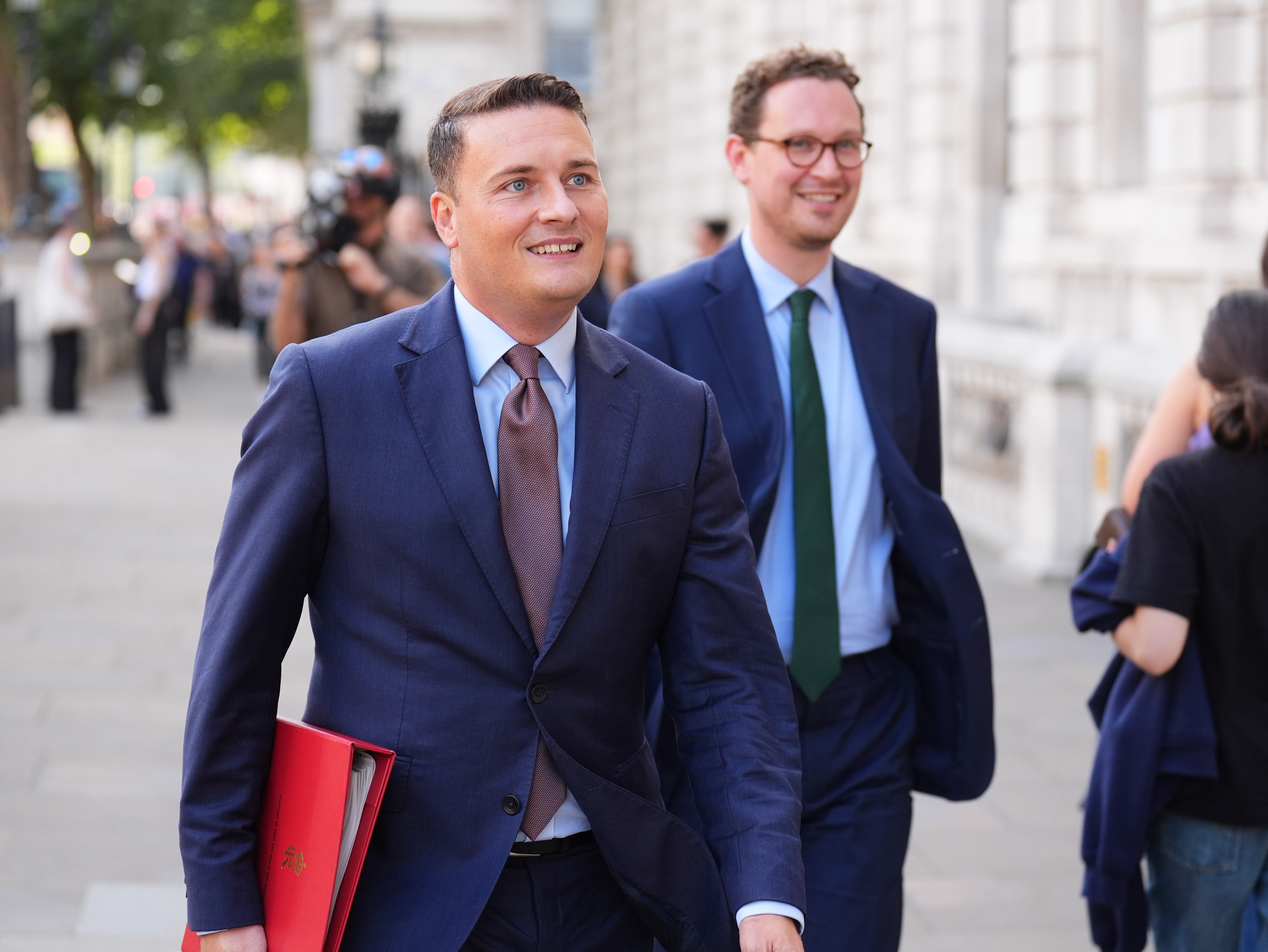 Wes Streeting has joked that Sue Gray had ‘shot JFK’ and ‘no one should be paid more than the prime minister’ amid controversy over the Labour chief of staff’s salary