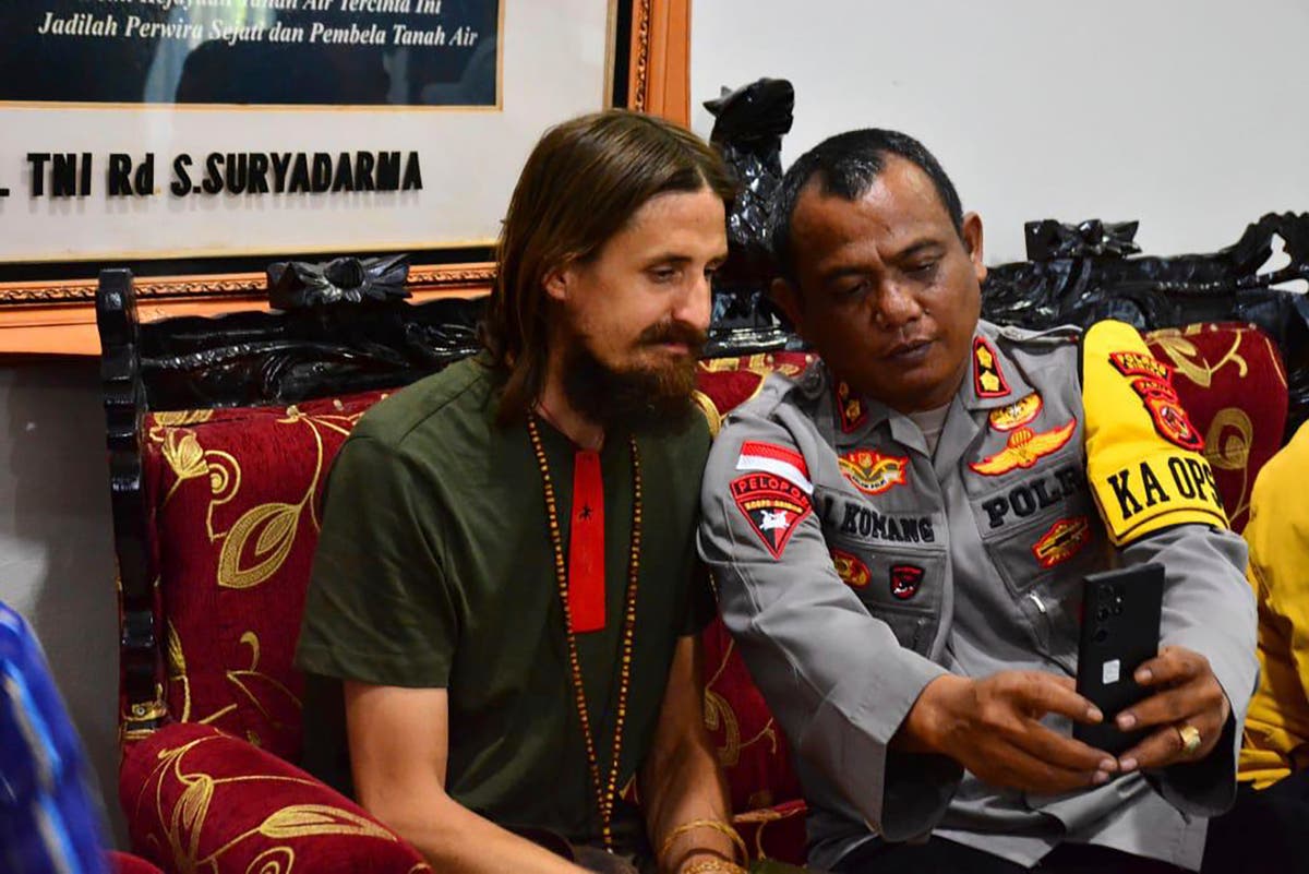 Separatist rebels release New Zealand pilot after 19 months in Indonesia’s Papua region Separatist rebels release New Zealand pilot after 19 months in Indonesia’s Papua region