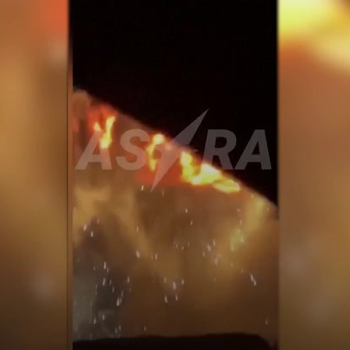 tort oyoq ustida porno ayollar Anal yupqa bel