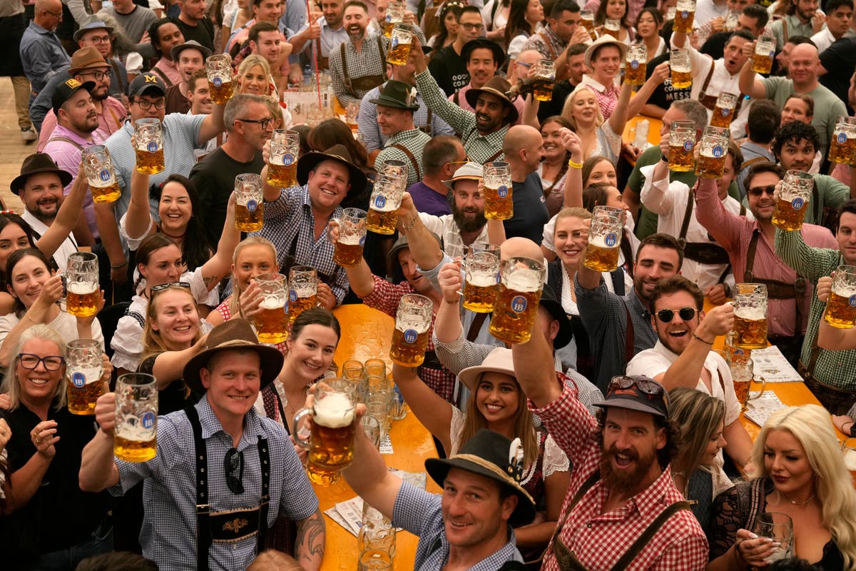Beer and merriment flow at the 189th Oktoberfest in Munich Beer and merriment flow at the 189th Oktoberfest in Munich