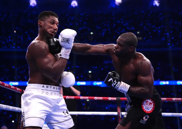 <p>Daniel Dubois punches through Anthony Joshua’s defence</p>