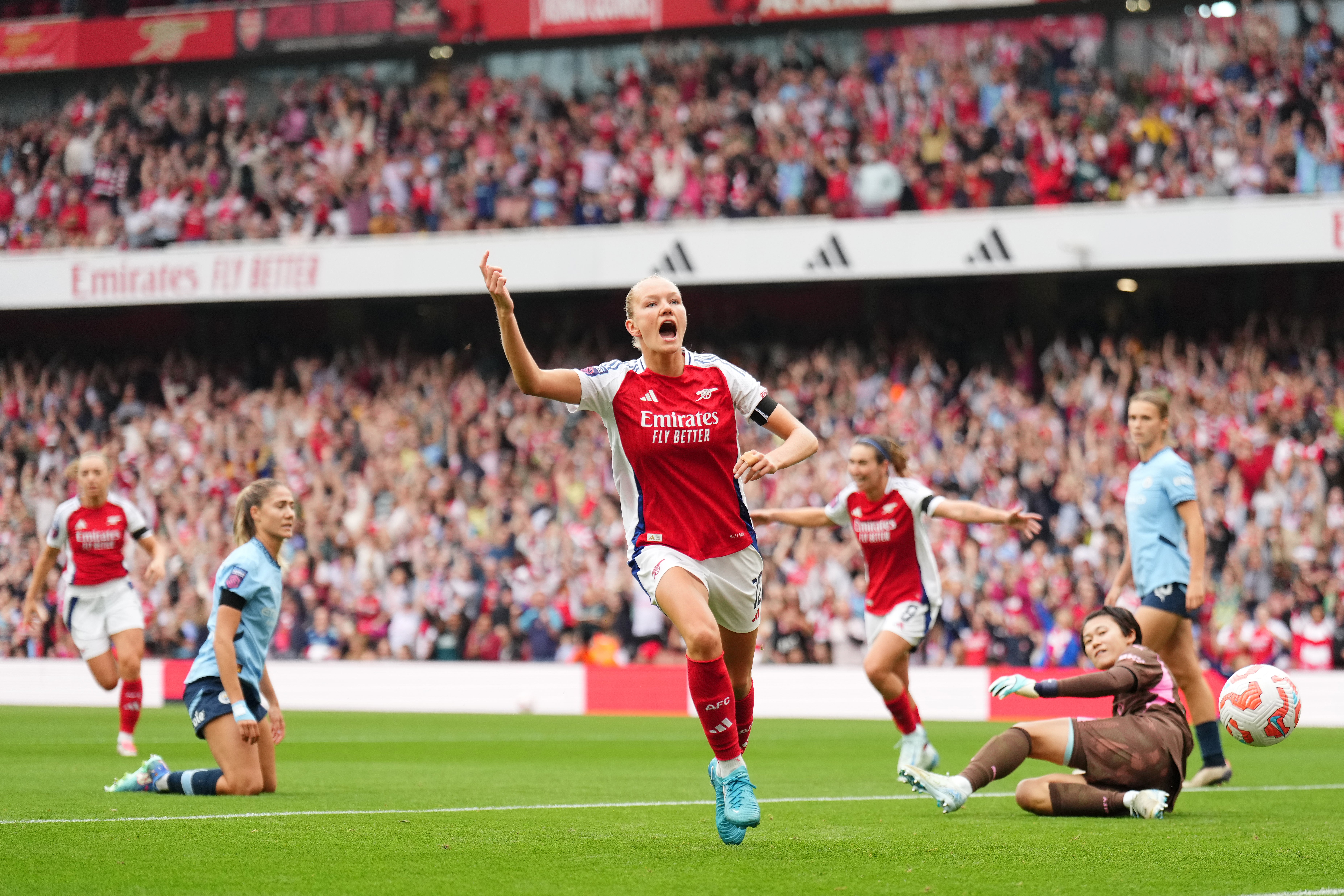 Frida Maanum scores early for Arsenal against Manchester City