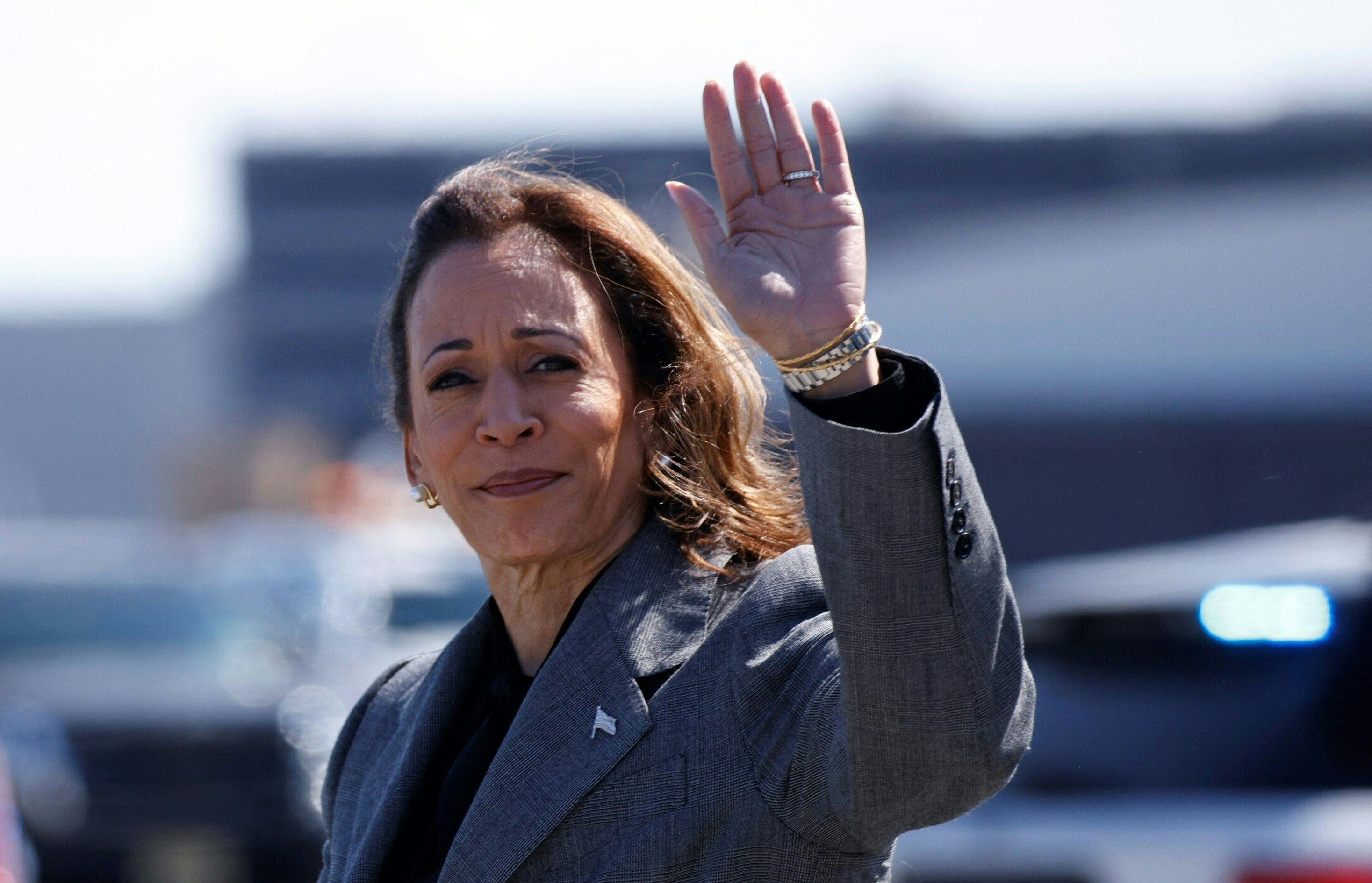 Litt over 40 % av de registrerte velgerne tror trusselen om politisk vold vil være større under nåværende visepresident Kamala Harris, ifølge meningsmålingen.