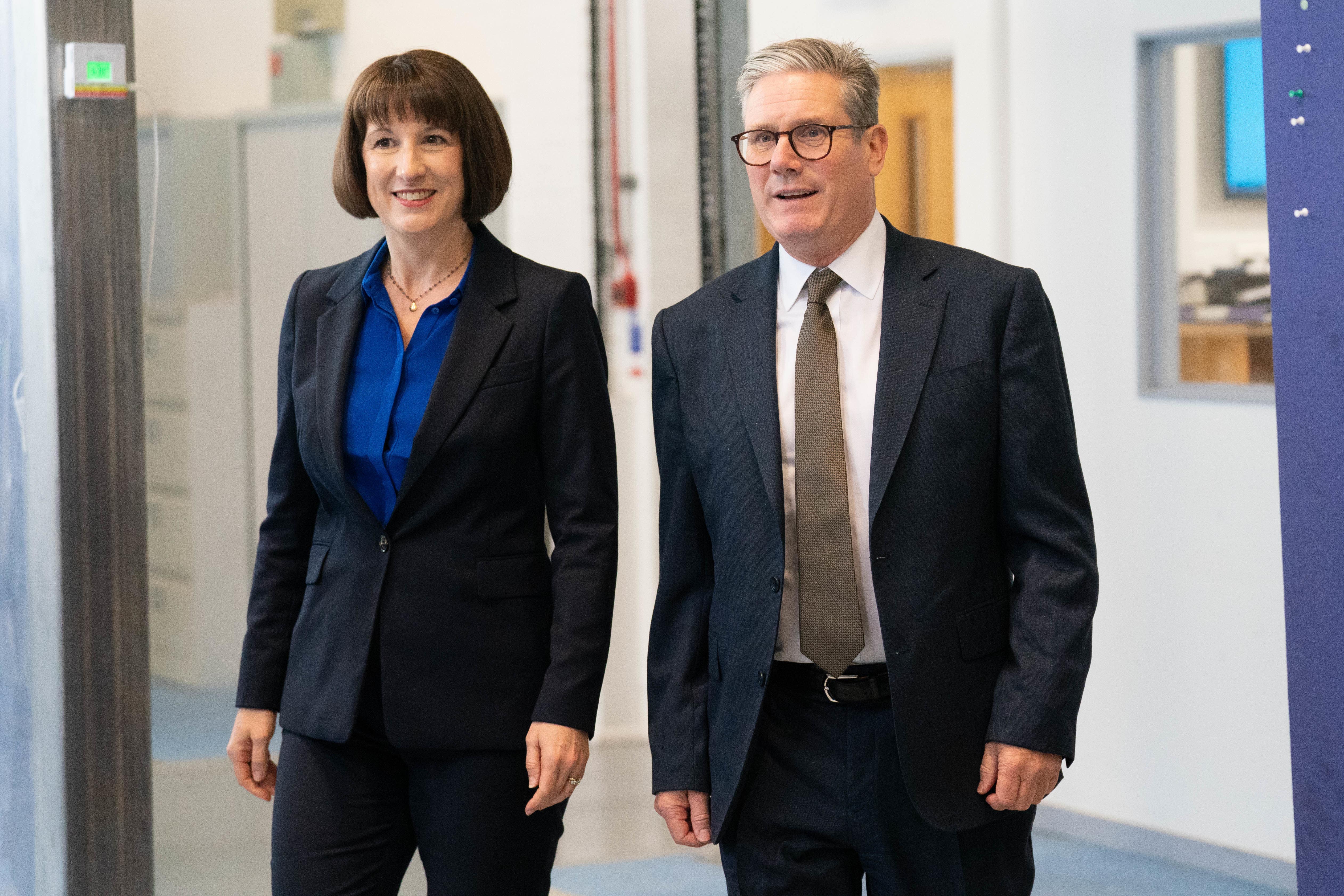 EMBARGOED TO 2230 SUNDAY 22 SEPTEMBER 2024 Prime Minister, Keir Starmer and Chancellor of the Exchequer, Rachel Reeves visit PsiQuantum, the world’s largest quantum company, in Daresbury near Liverpool. The company backed by �9 million of UK government funding, is a research and development facility with the aim of building the world’s first large scale quantum computer, capable of solving complex problems. PsiQuantum’s new facility at Sci-tech Daresbury gives it access to STFC’s leading cryogenics experts, at one of Europe’s largest liquid helium cryogenic plants. Picture date: Sunday September 22, 2024.