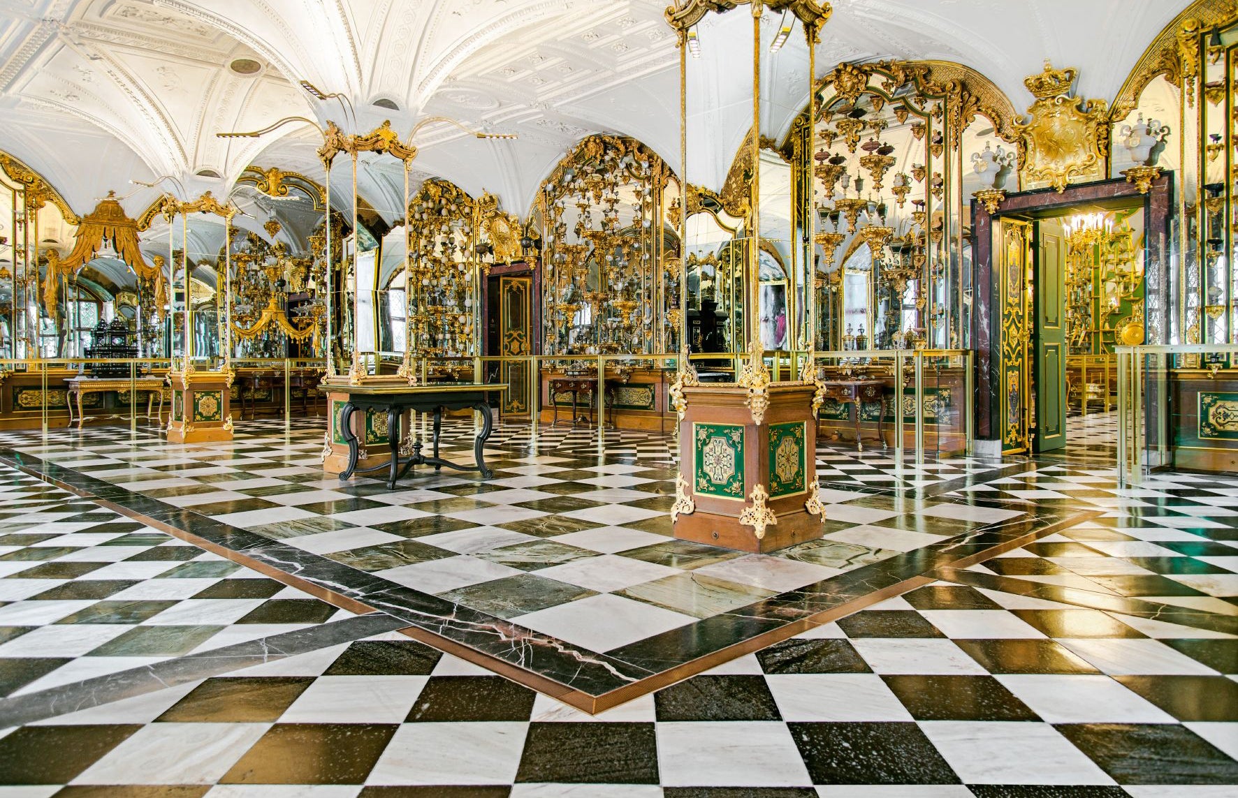 A maior coleção de tesouros da Europa vive no Palácio Real de Dresden