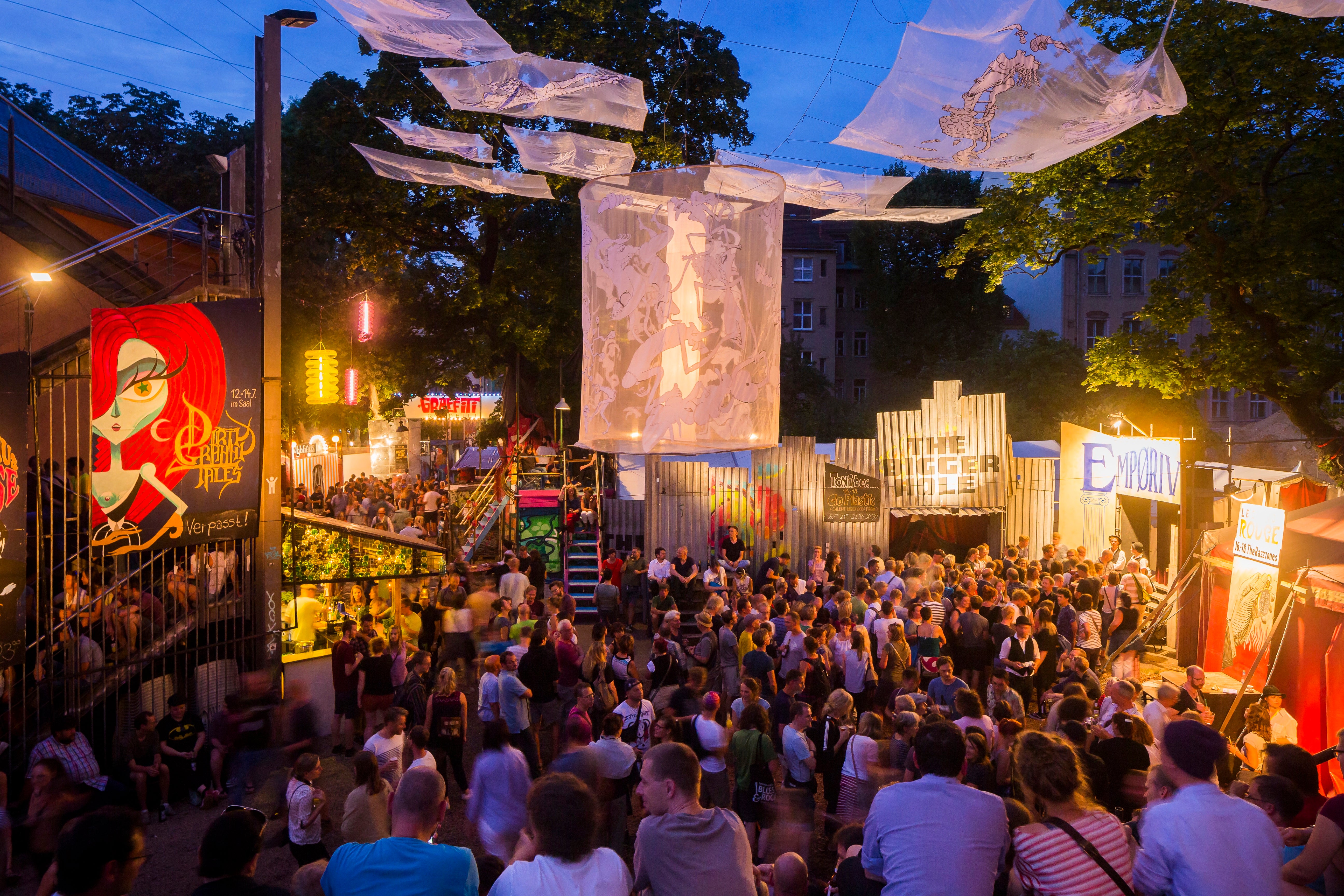 Há um festival internacional de verão no distrito de Neustadt, em Dresden