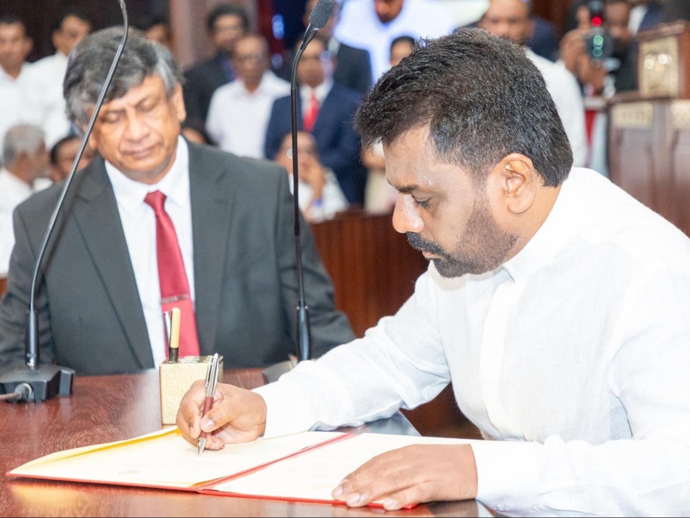 <p>Sri Lanka’s new president Anura Kumara Dissanayake takes his oath of office in Colombo on 23 September 2024 </p>