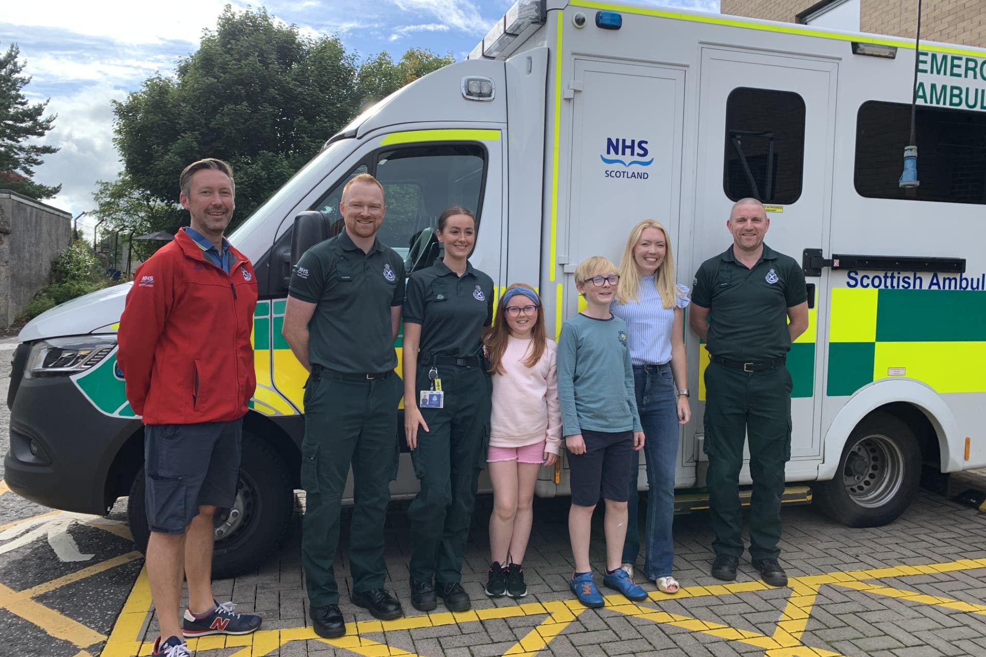 Arianna, Oliver and Donna Liddle pictured with some of the Scottish Ambulance Service staff who came to the family’s aid (SAS/PA)