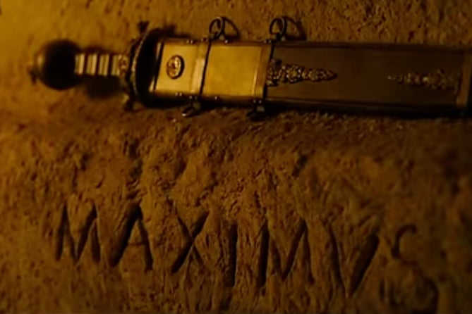 O nome de Maximus escrito em pedra no último trailer de ‘Gladiador II’