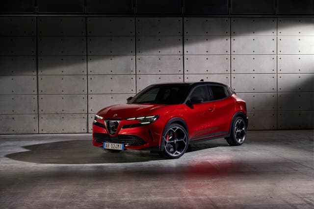<p>Our expert roadtester says the Alfa Romeo Junior Veloce boasts hot hatch-rivalling performance.</p>