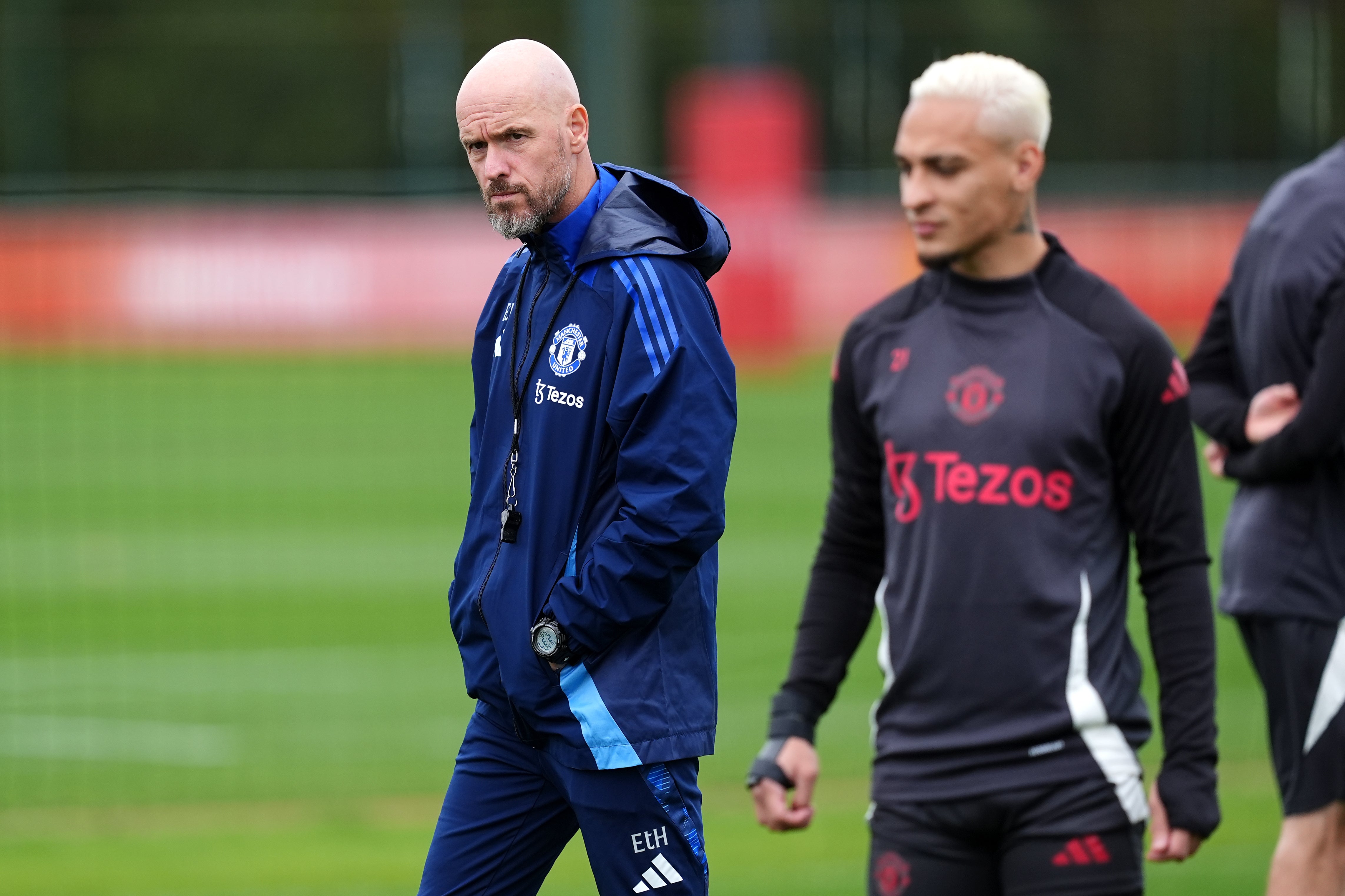 Erik ten Hag durante una sesión de entrenamiento