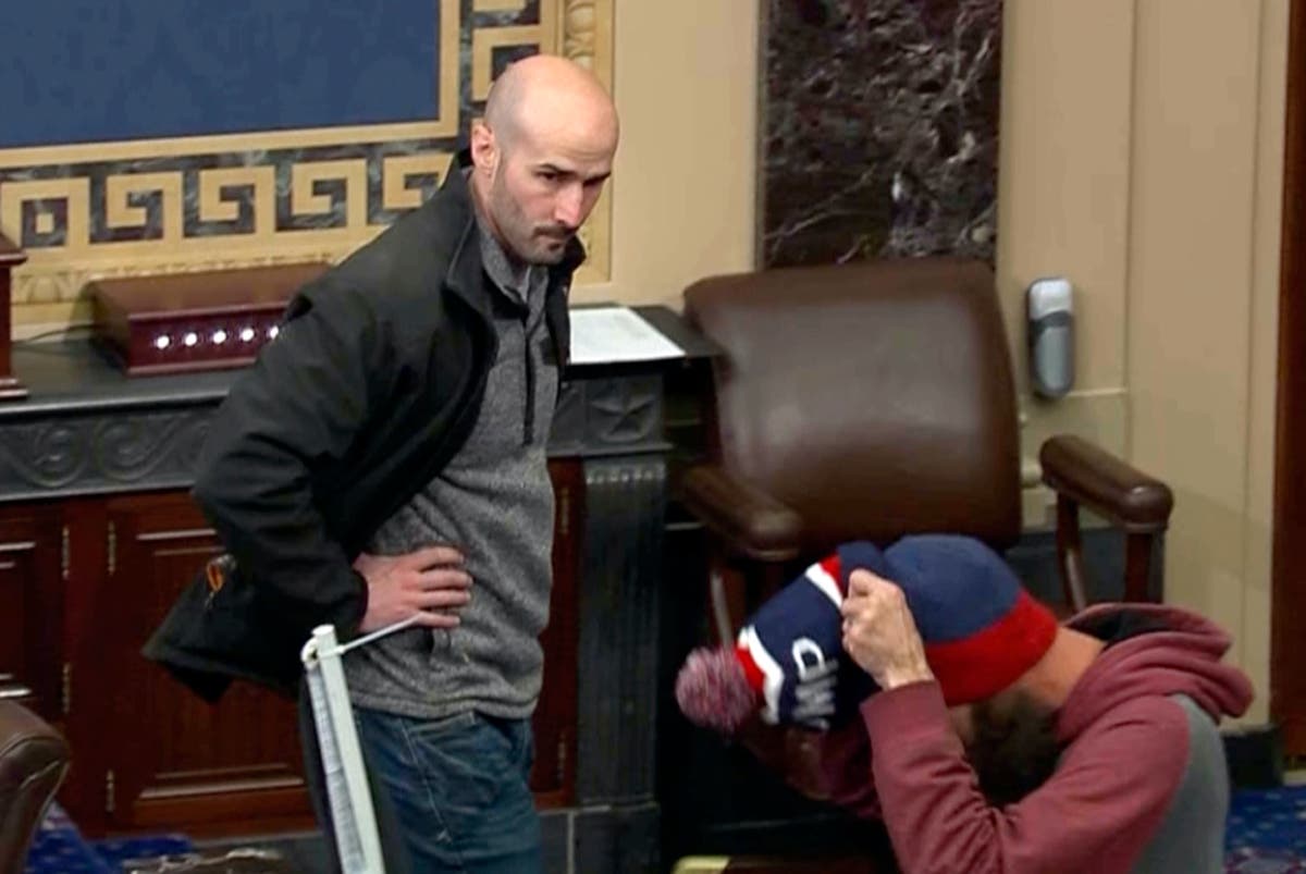 Capitol rioter mistakenly released from prison after appeals court ruling, prosecutors say