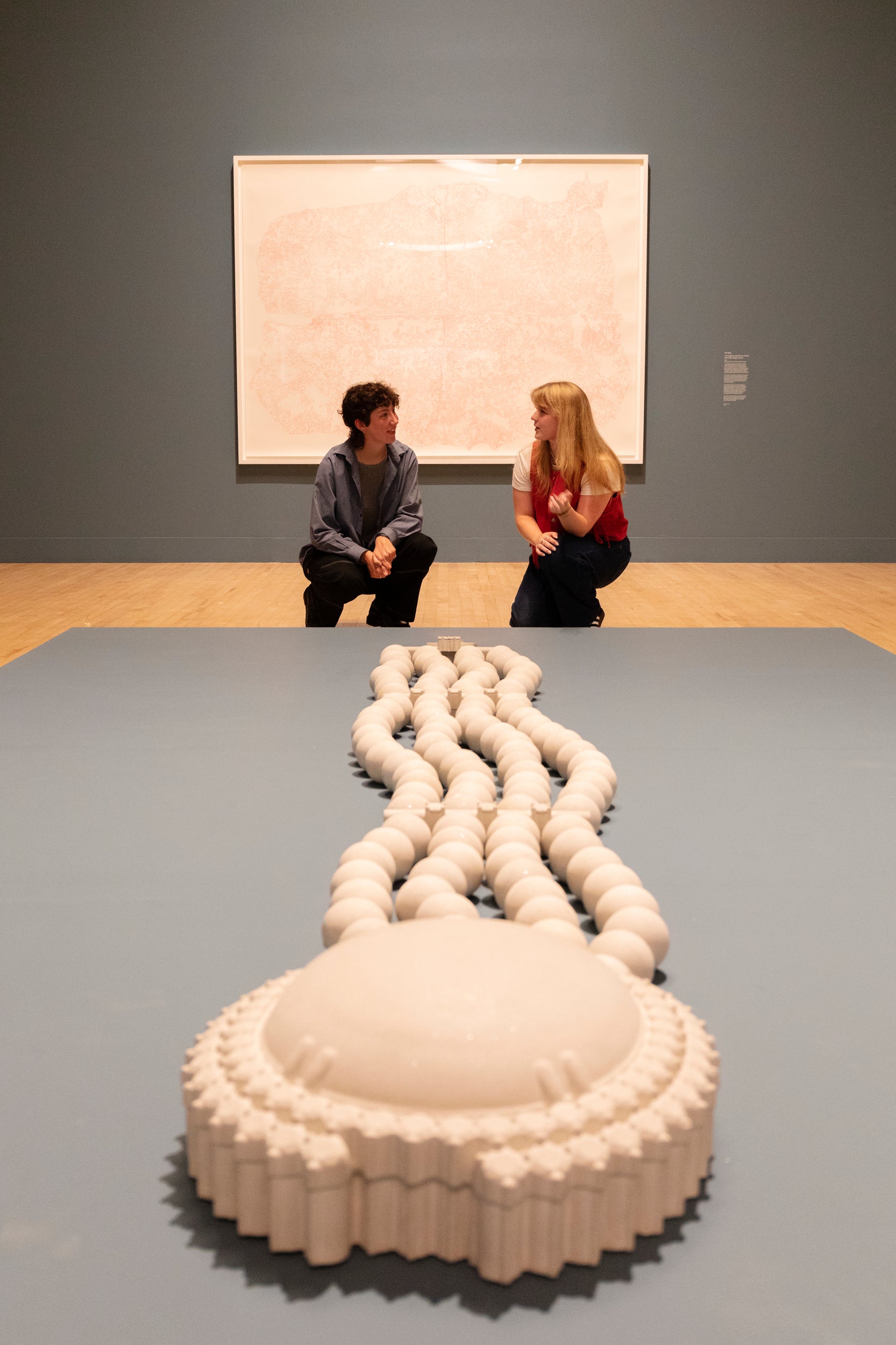 Apresentação de Pio Abad no Turner Prize 2024 na Tate Britain