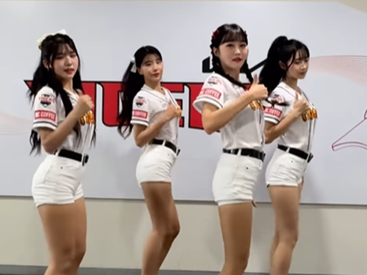 Xokkey cheerleaders qizlar erotik Xokkey cheerleaders qizlar erotik