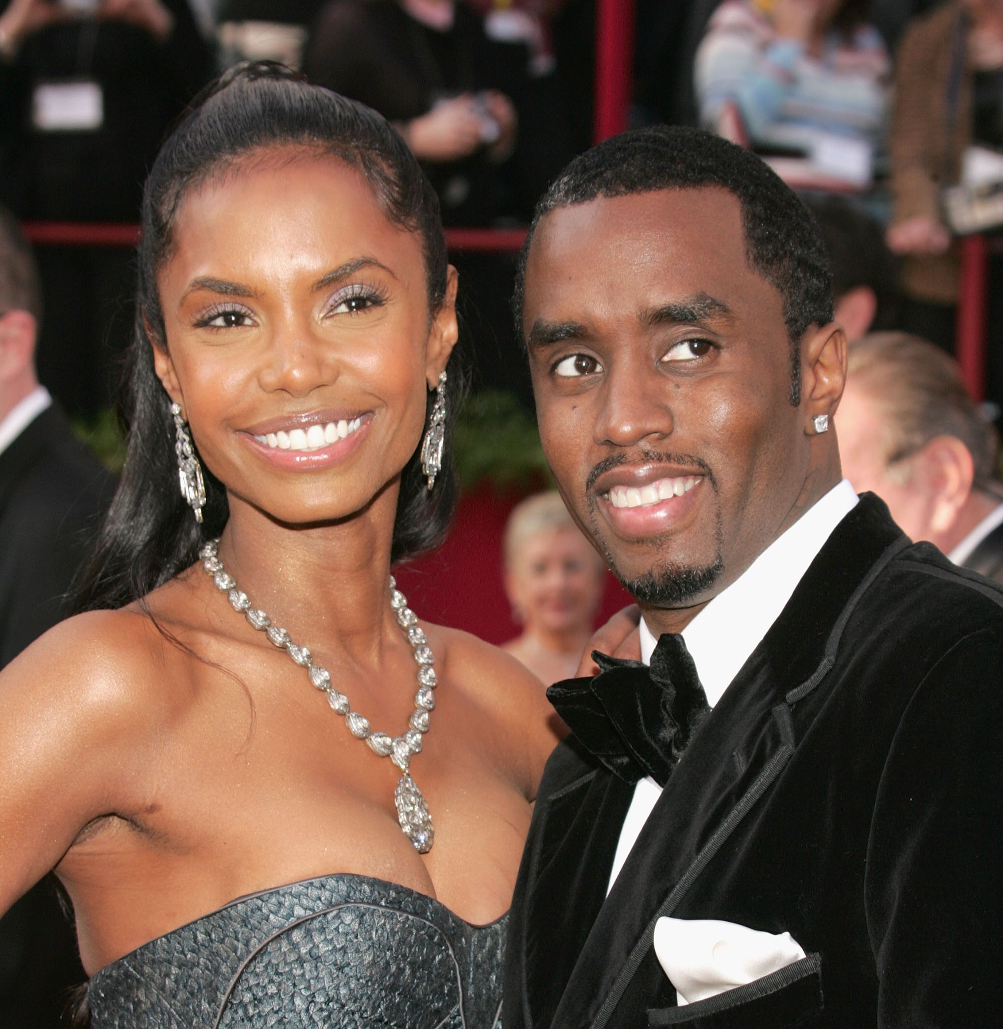 Kim Porter e Diddy namoraram intermitentemente entre 1990 e 2007, período durante o qual ela deu à luz três de seus sete filhos (retratados no Annual Academy Awards de 2005)