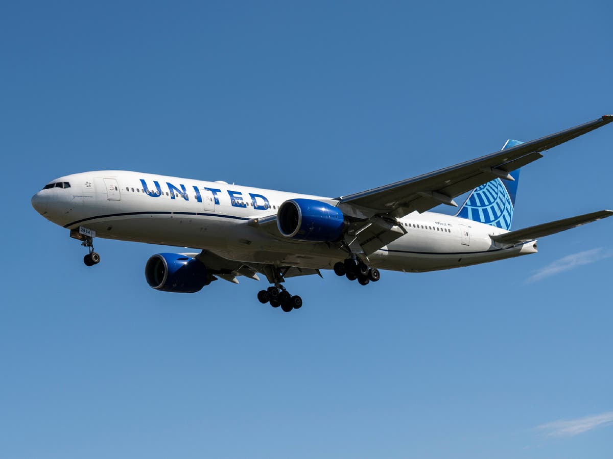 Two passengers injured after United Airlines flight narrowly avoids collision on descent to San Francisco