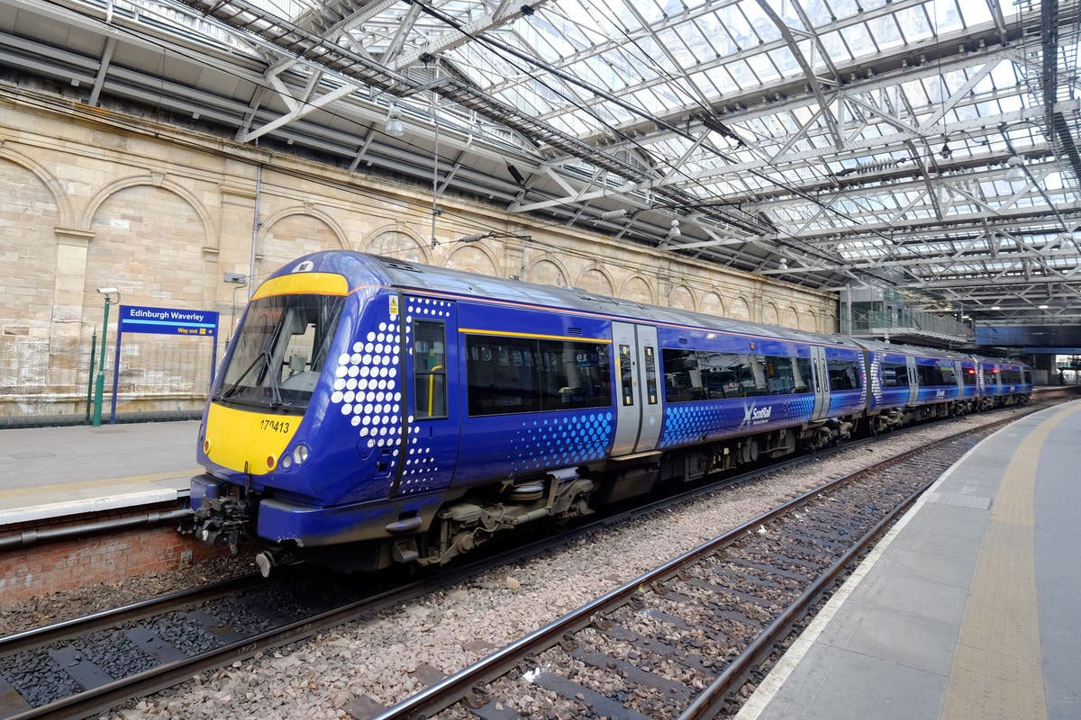 Train drivers to get pay rise as union accepts ScotRail pay offer