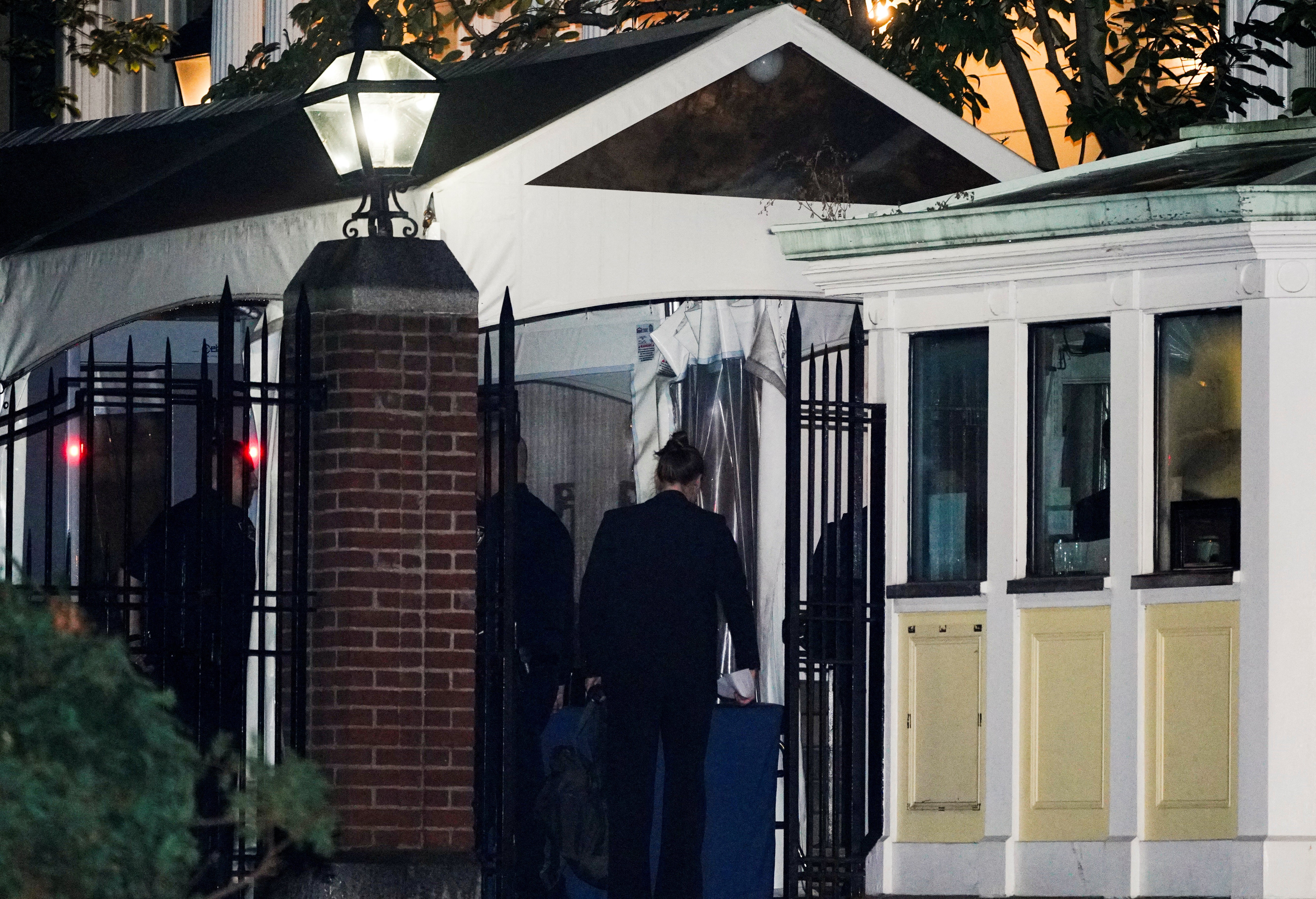 An officer outside Gracie Mansion this morning