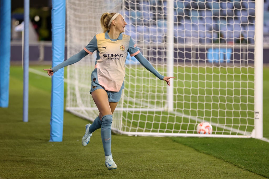 Chloe Kelly was on target as Man City breezed through