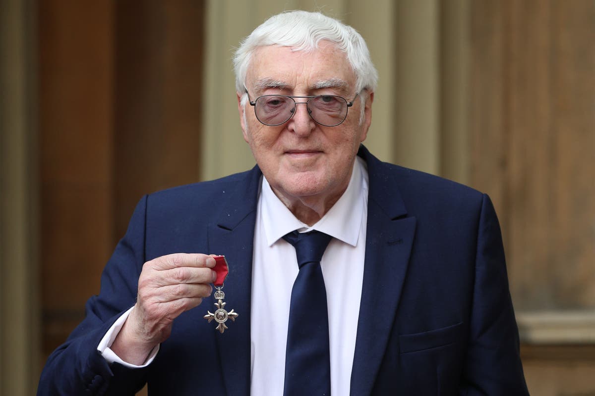 Snooker mourns &lsquo;voice of the sport&rsquo; Clive Everton