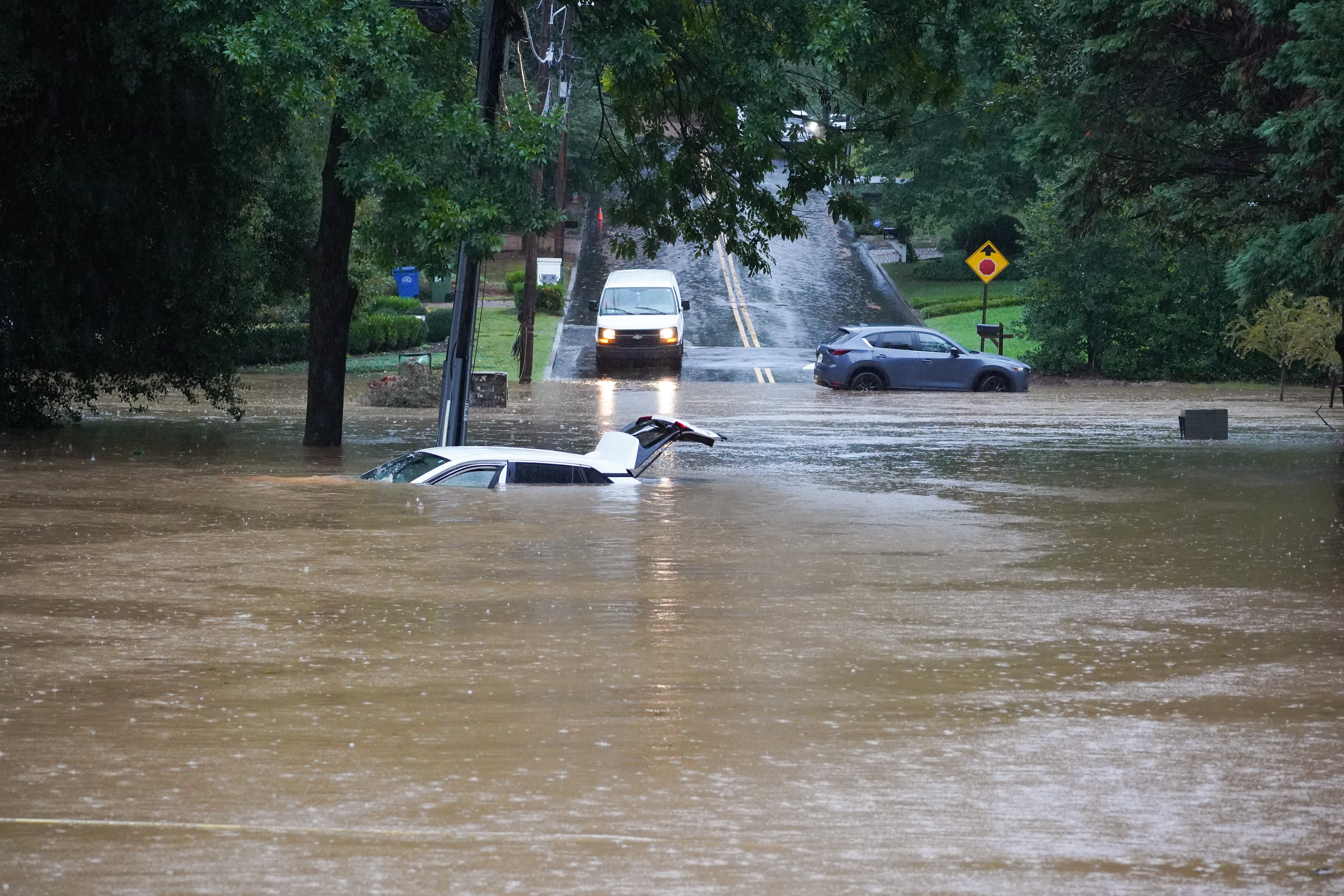  Flooded streets near Peachtree Creek in North Atlanta as Helene takes hold