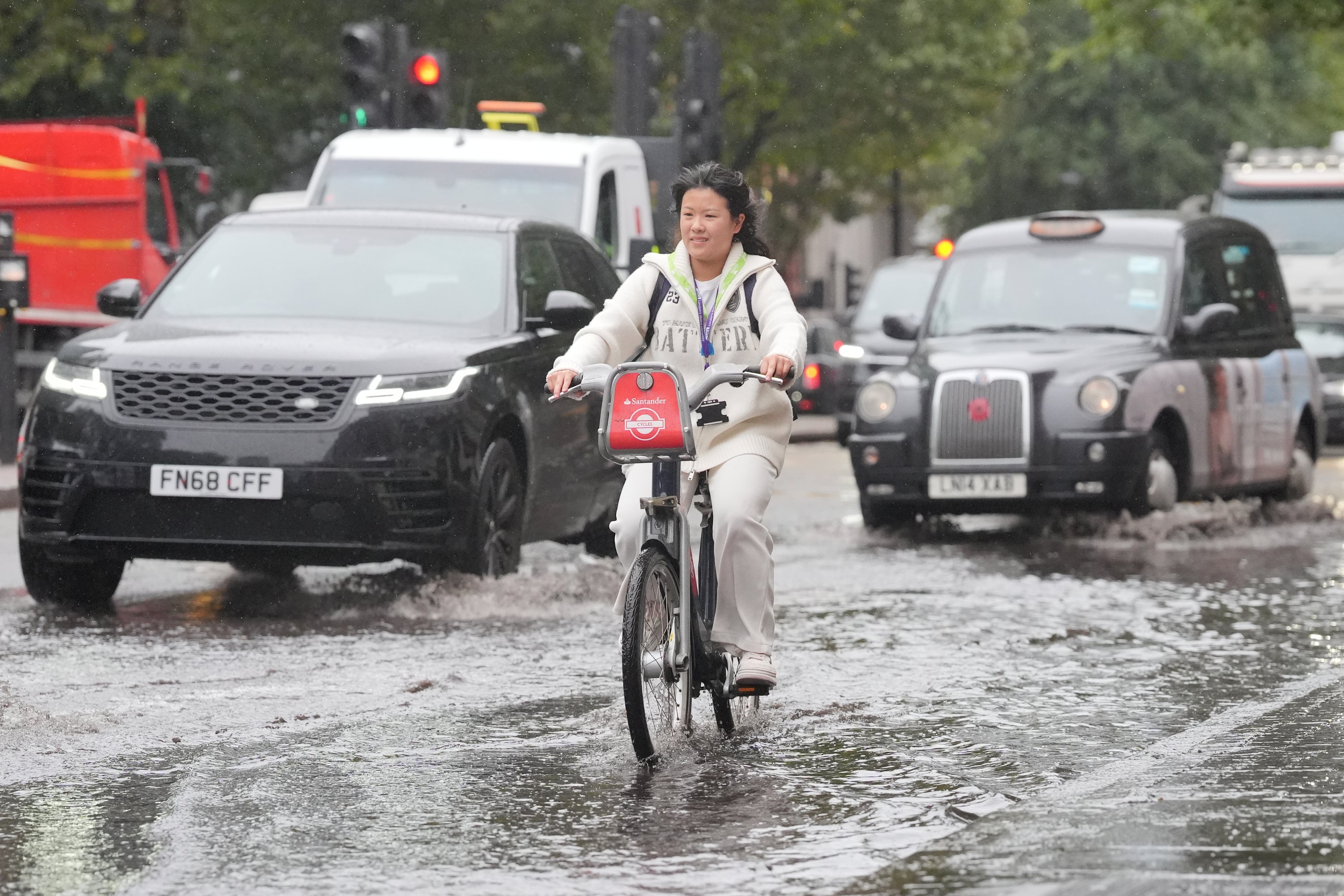 Met Office warning of strong winds exceeding 60mph as parts of England ...