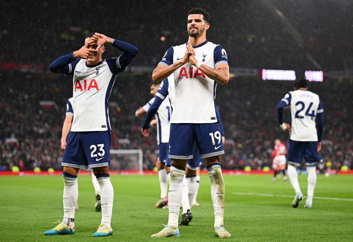 Fernandes sent off as dismal Man Utd lose to Spurs – follow live