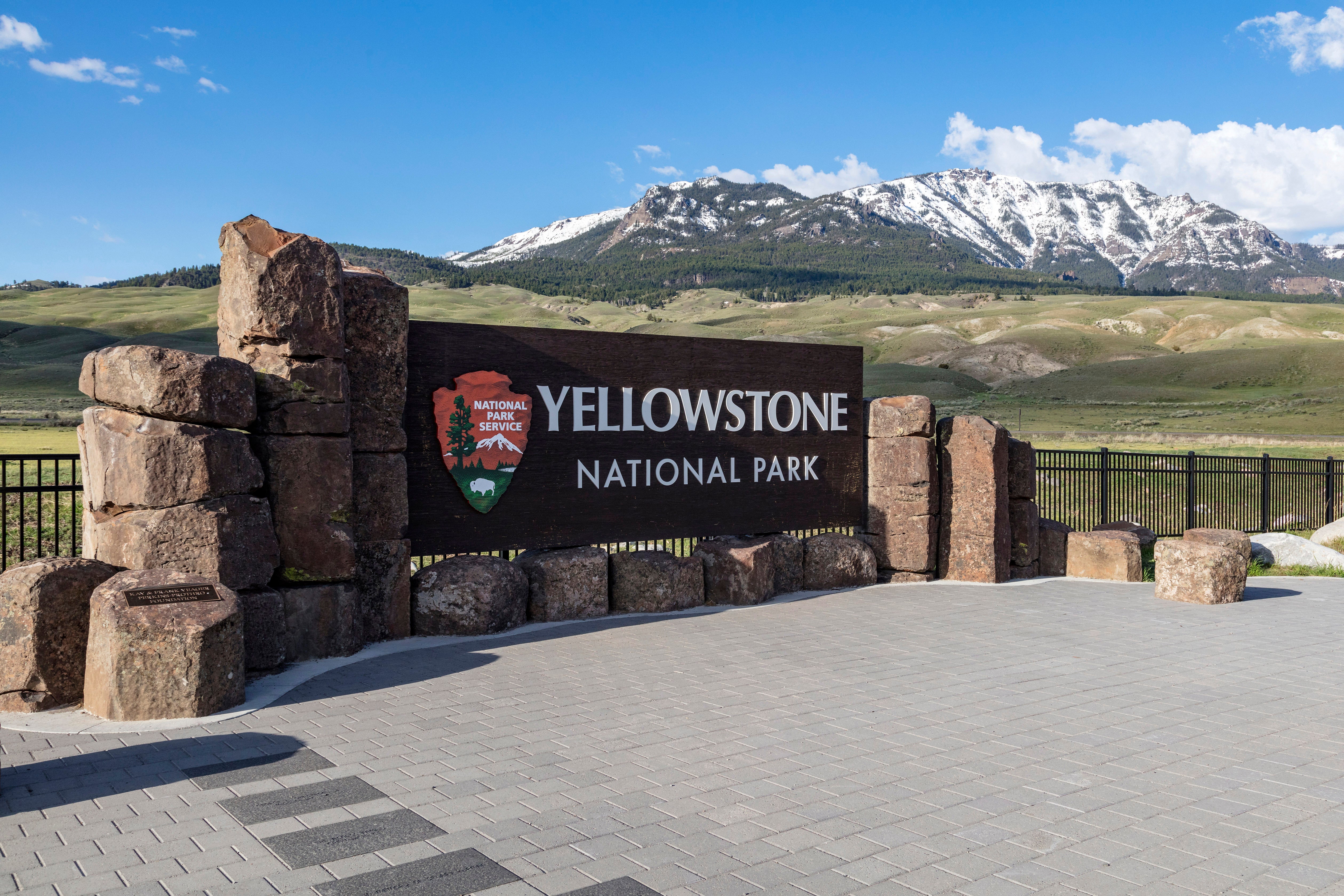 A sign marking the north entrance of Yellowstone National Park