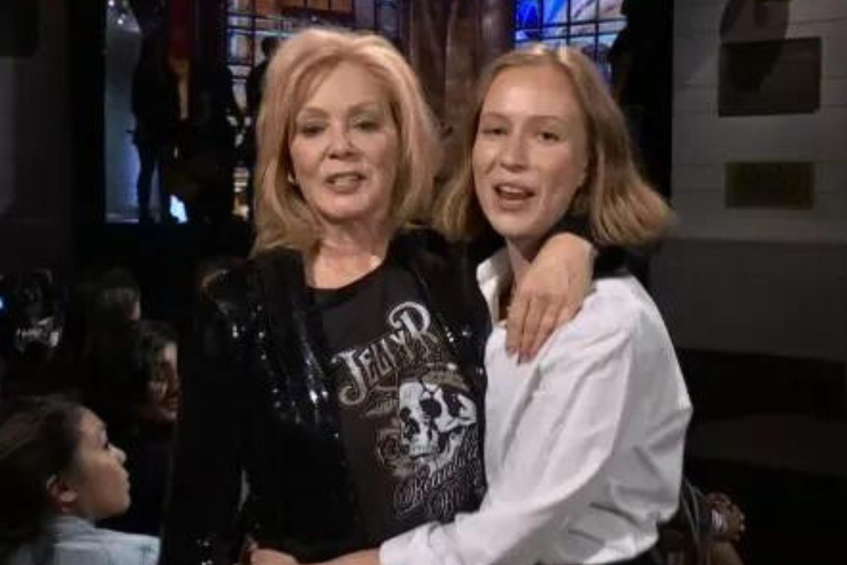 Hannah Einbinder follows in mother&rsquo;s footsteps after making surprise SNL cameo 