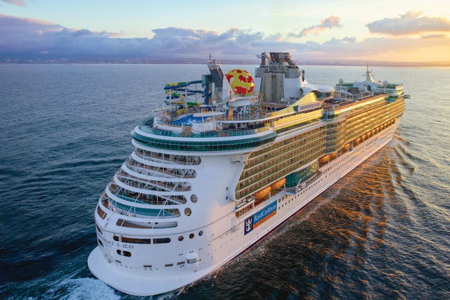 <p>El mes pasado, 180 personas contrajeron una enfermedad gastrointestinal durante un crucero de Royal Caribbean </p>