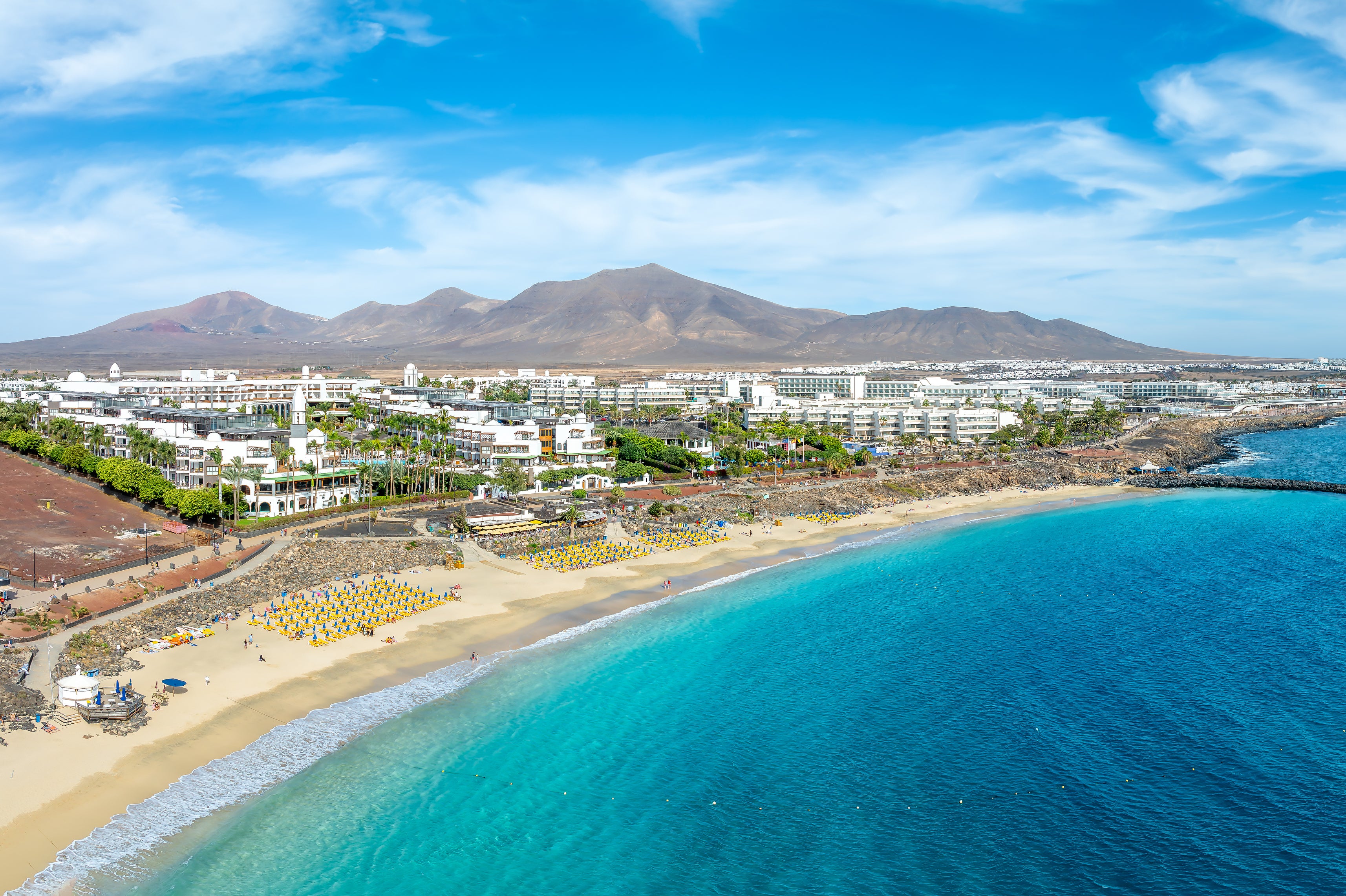 There are beaches and mountains to discover in Lanzarote this November