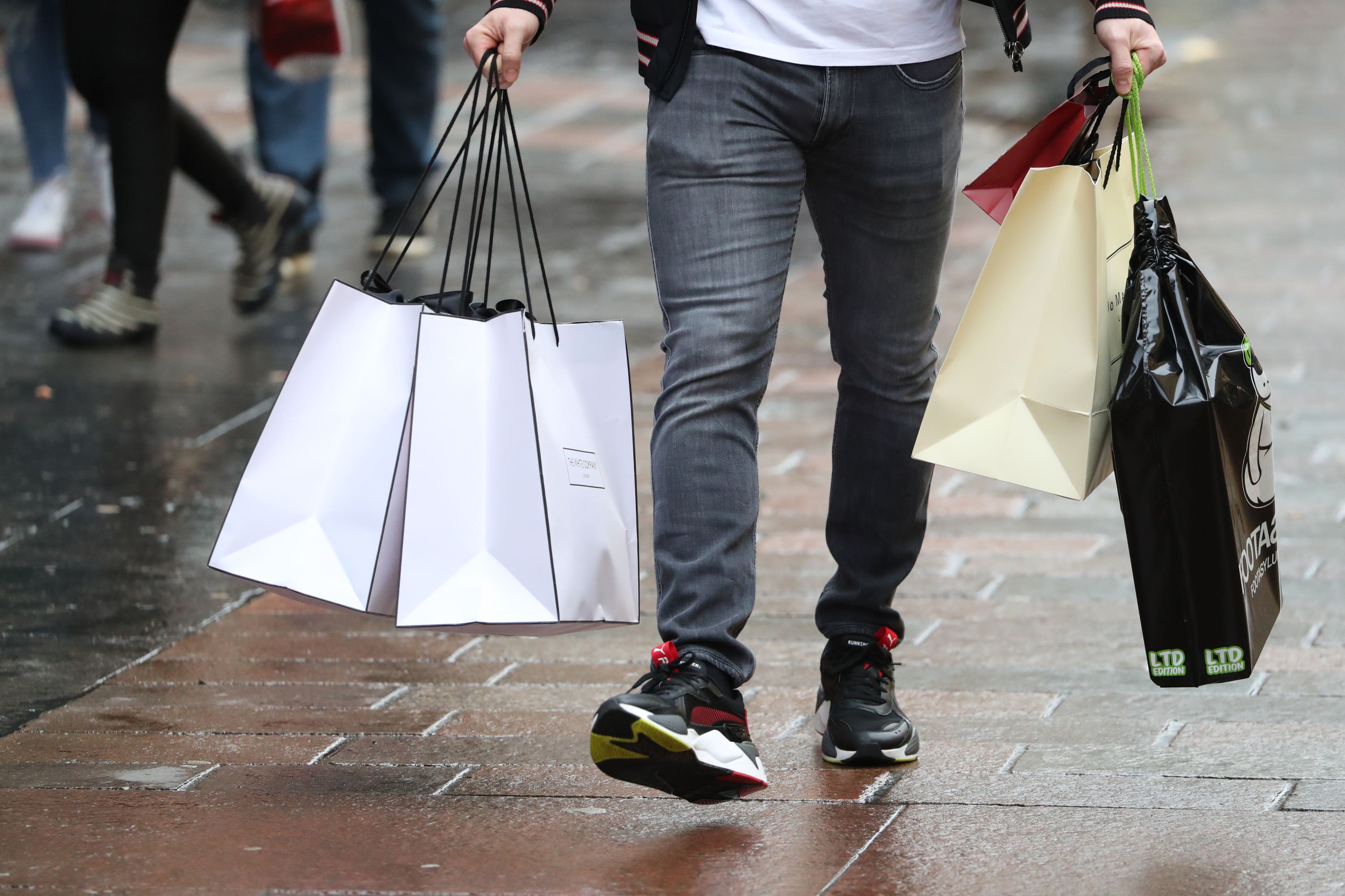 Shoppers in Glasgow (PA)