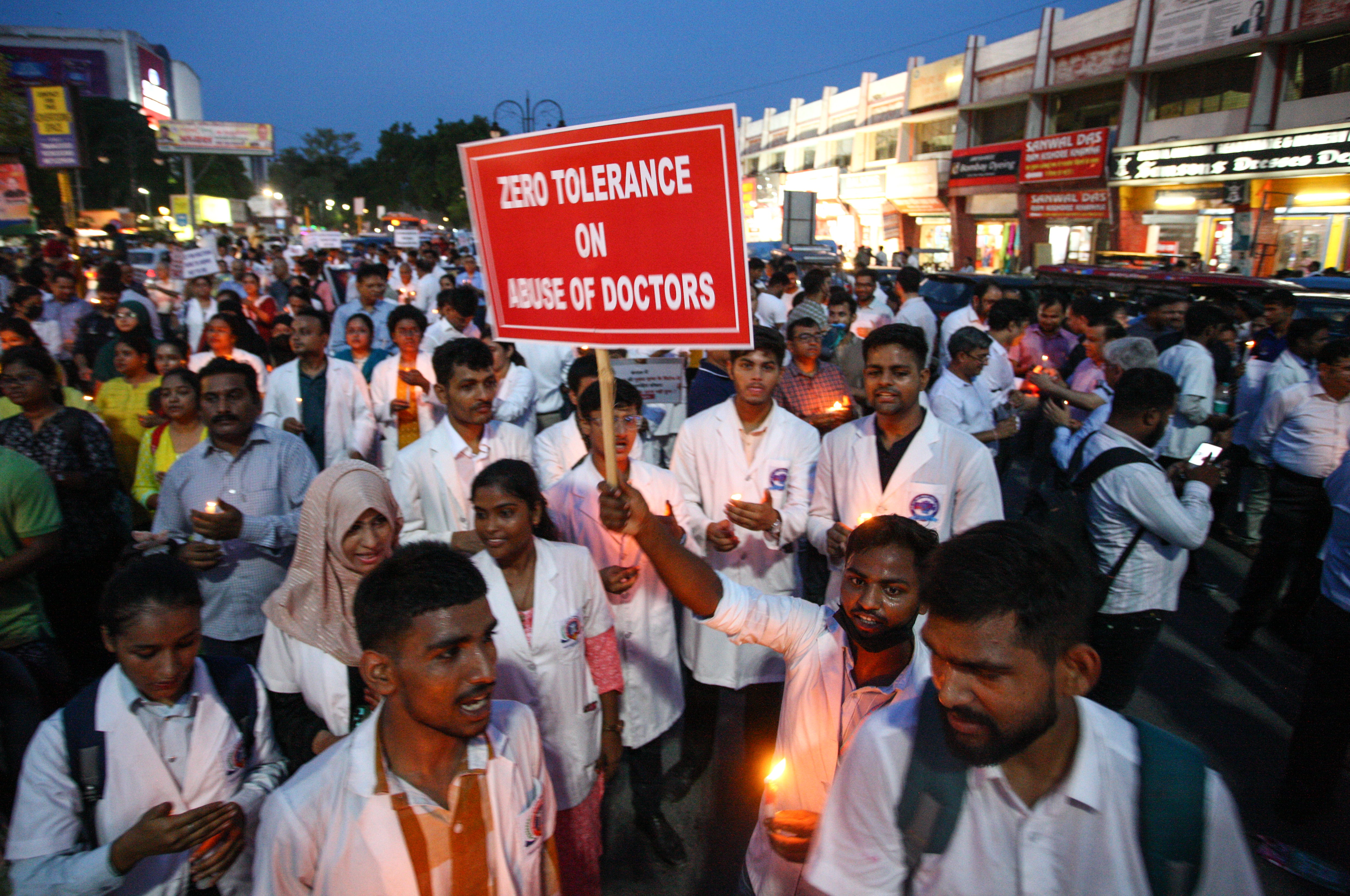 <p>West Bengal junior doctors protest in India </p>