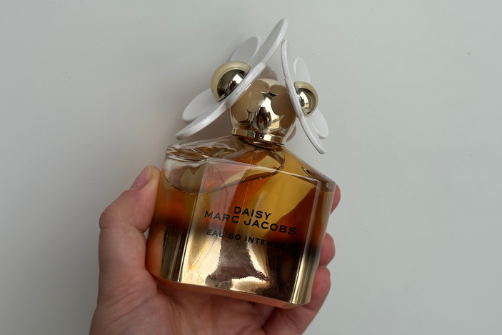 marc jacobs daisy perfumes review daisy eau so intense indybest