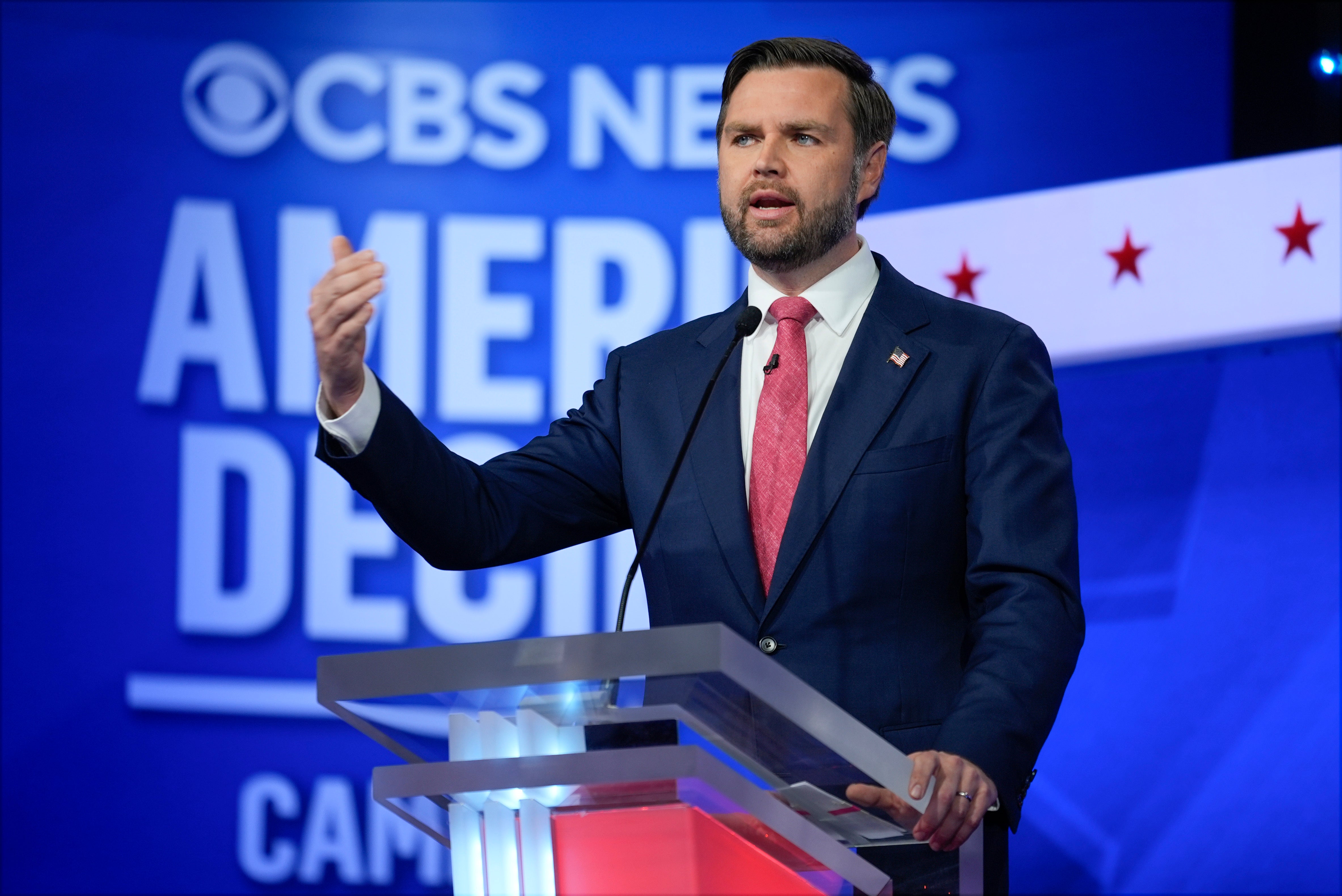 JD Vance durante o debate do vice-presidente de 2024