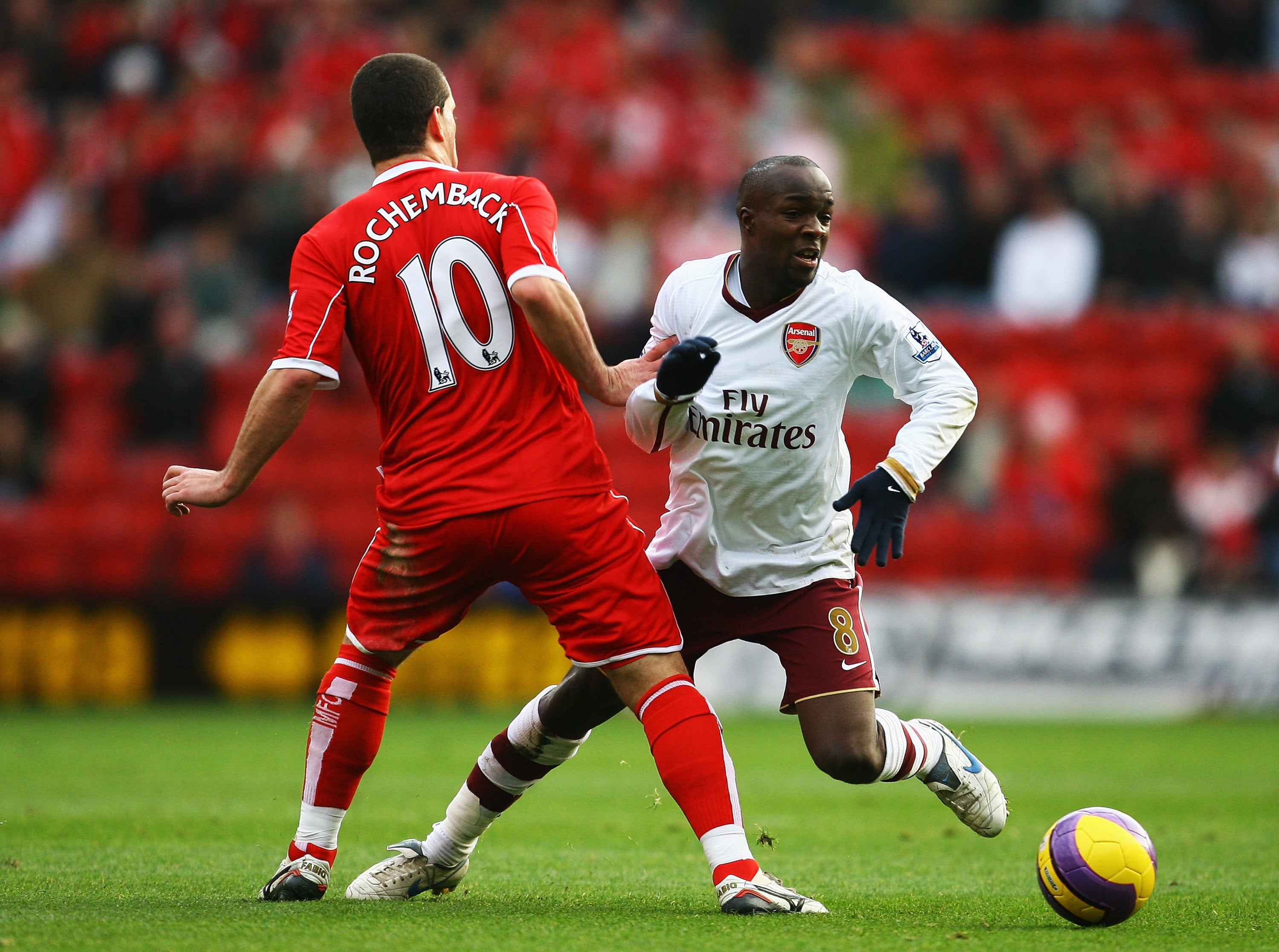 Lassana Diarra gioca per l'Arsenal nel 2007